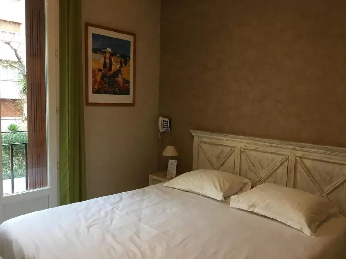 Bedroom, Bed in Hotel Bonaparte