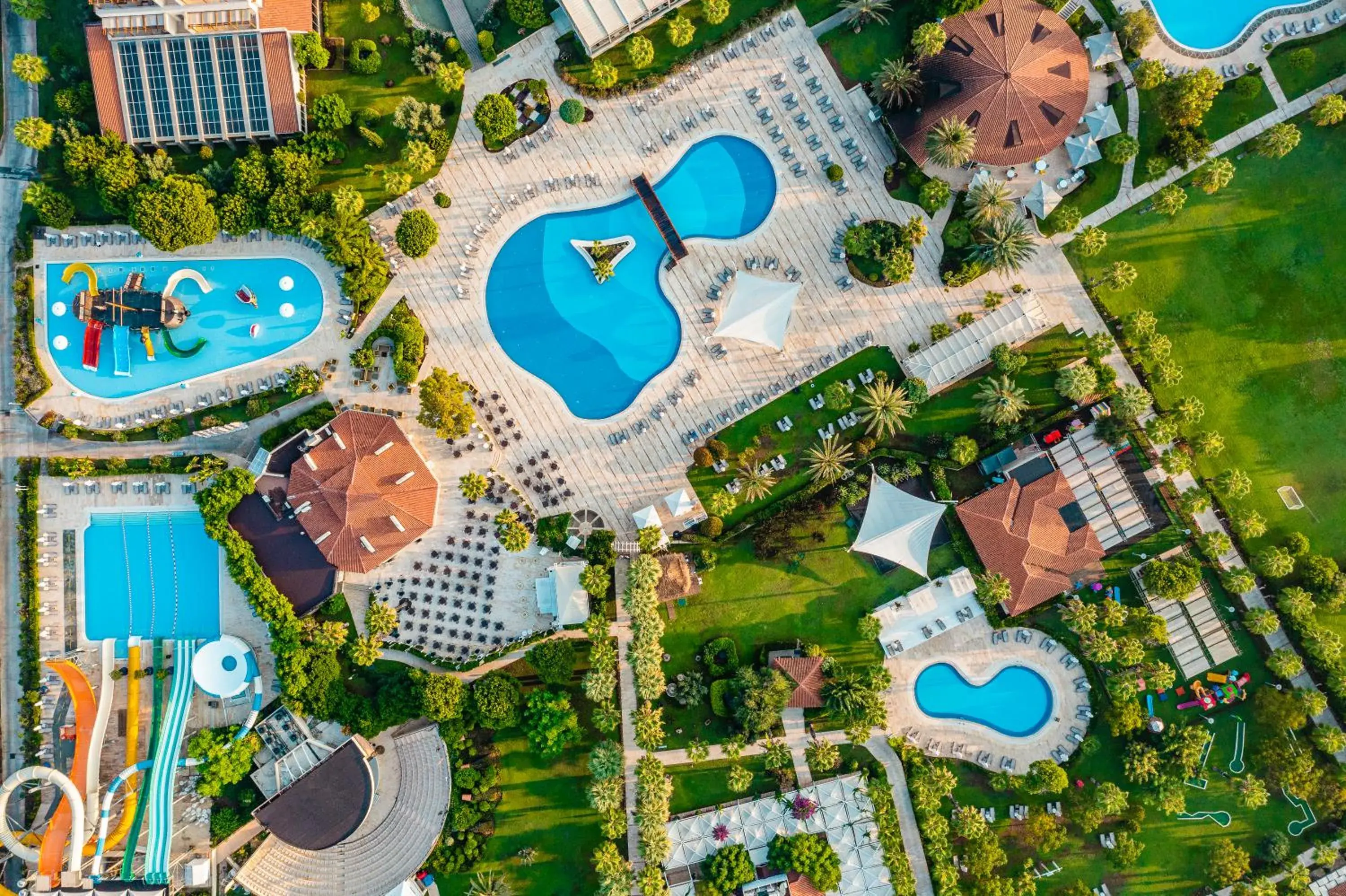 Bird's eye view, Bird's-eye View in Bellis Deluxe Hotel