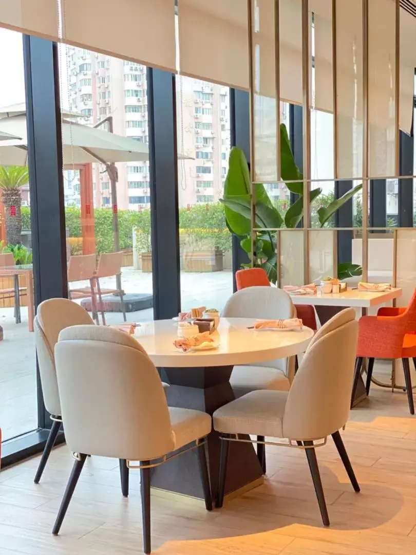 Restaurant/places to eat, Dining Area in HUALUXE Shanghai Twelve At Hengshan, an IHG Hotel