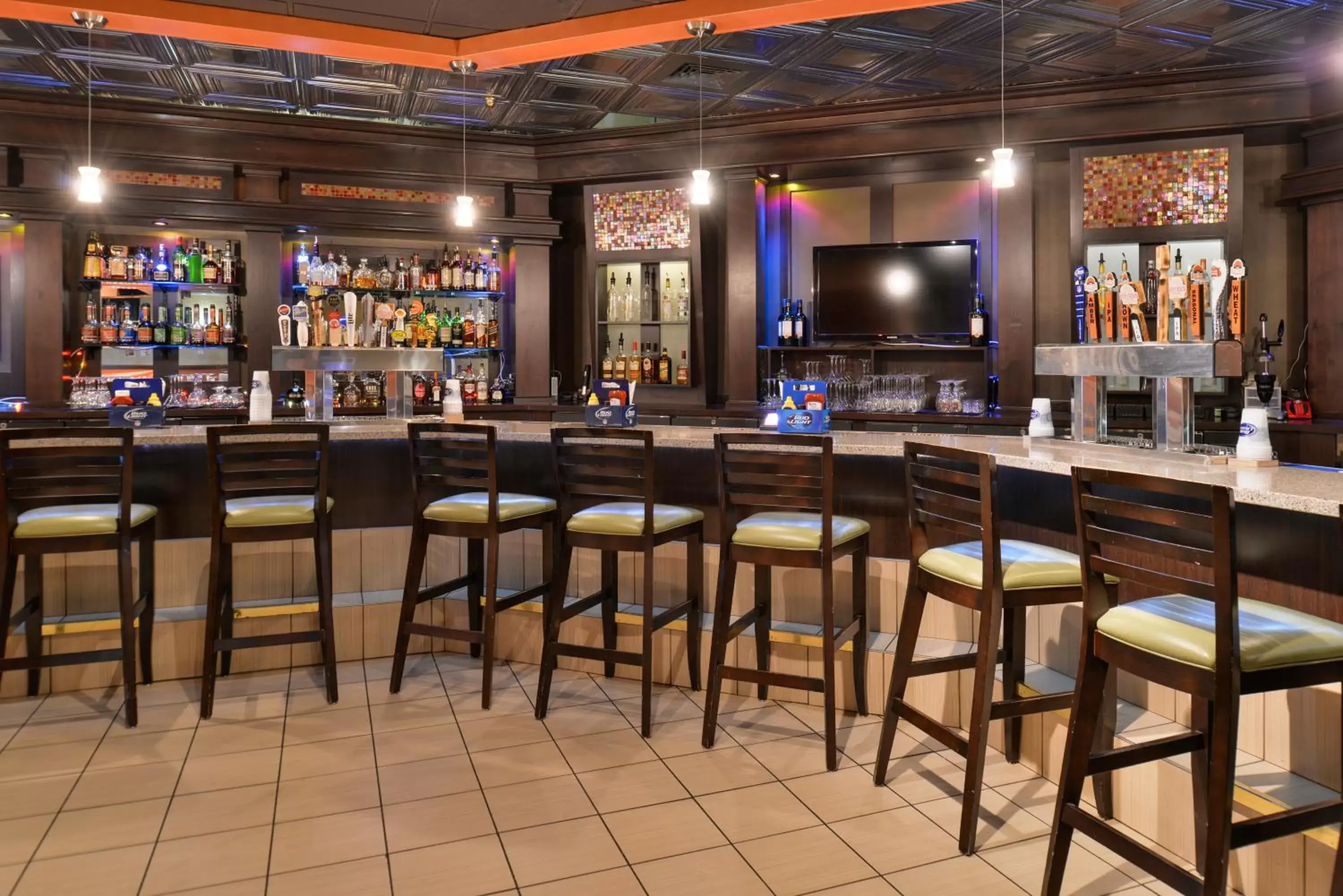 Lounge or bar in Ramada Plaza by Wyndham Sheridan Hotel & Convention Center Lounge or bar in Ramada Plaza by Wyndham Sheridan Hotel & Convention Center