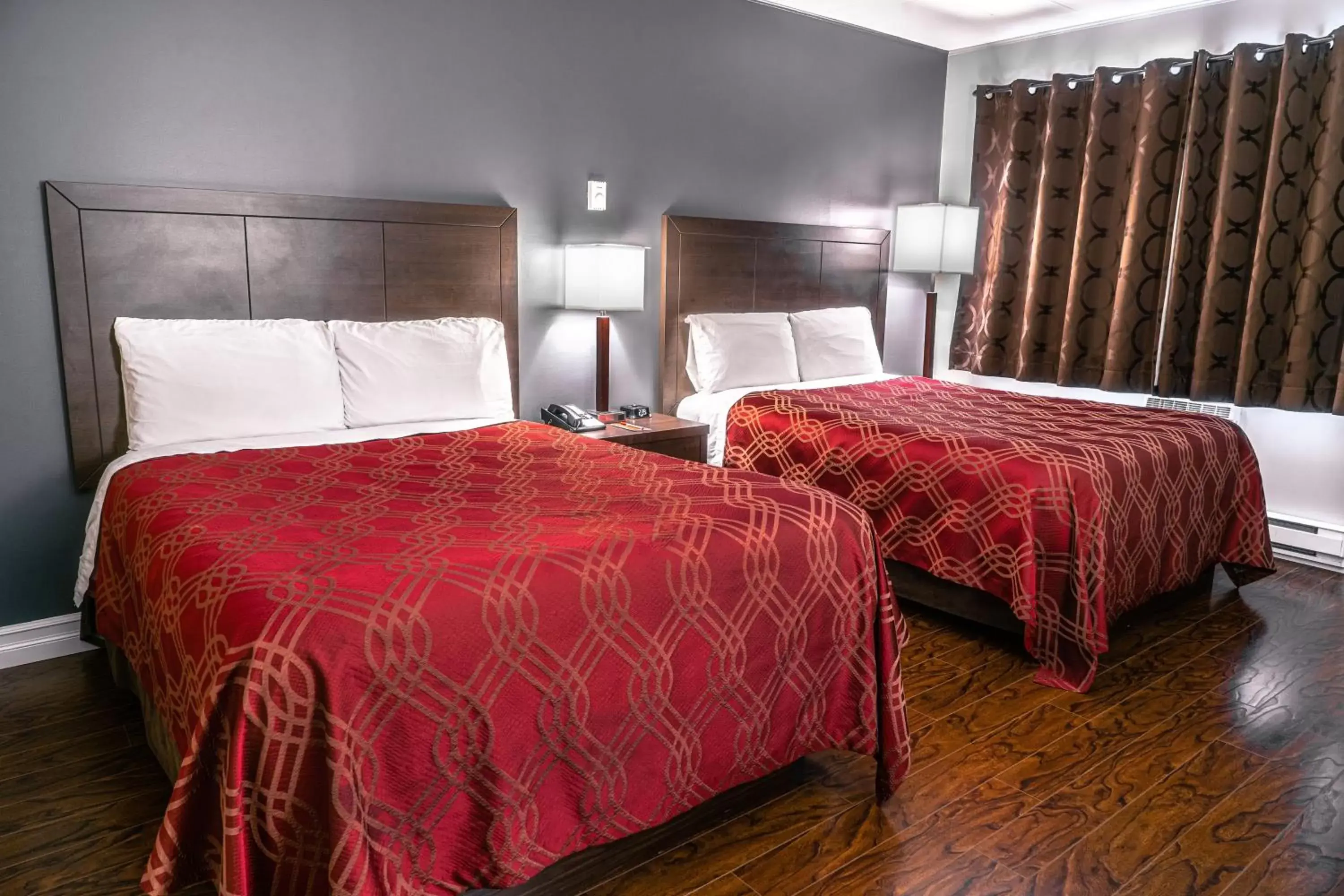 Bedroom, Bed in Econo Lodge Miramichi