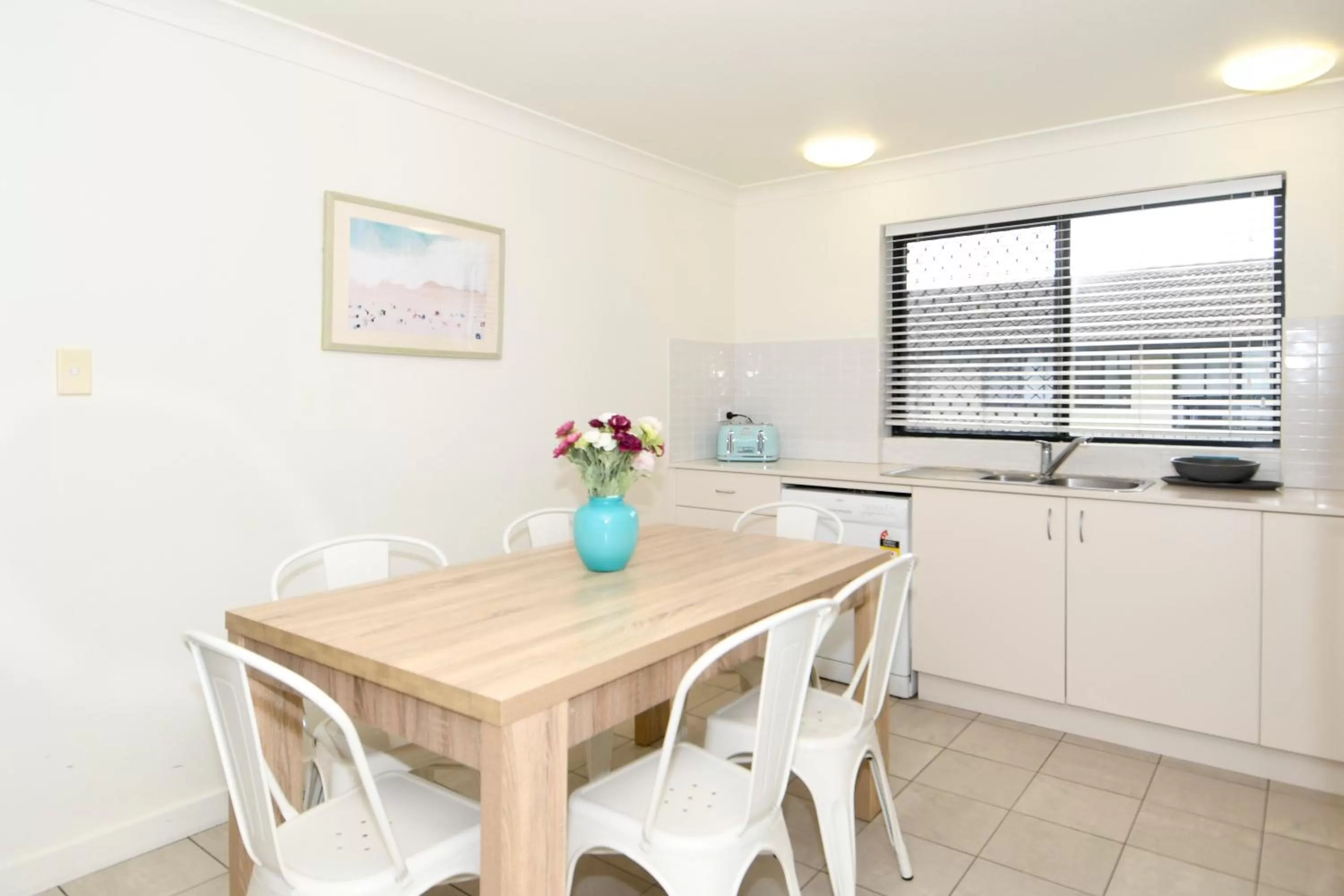 Kitchen or kitchenette in Terrigal Pacific Coastal Retreat