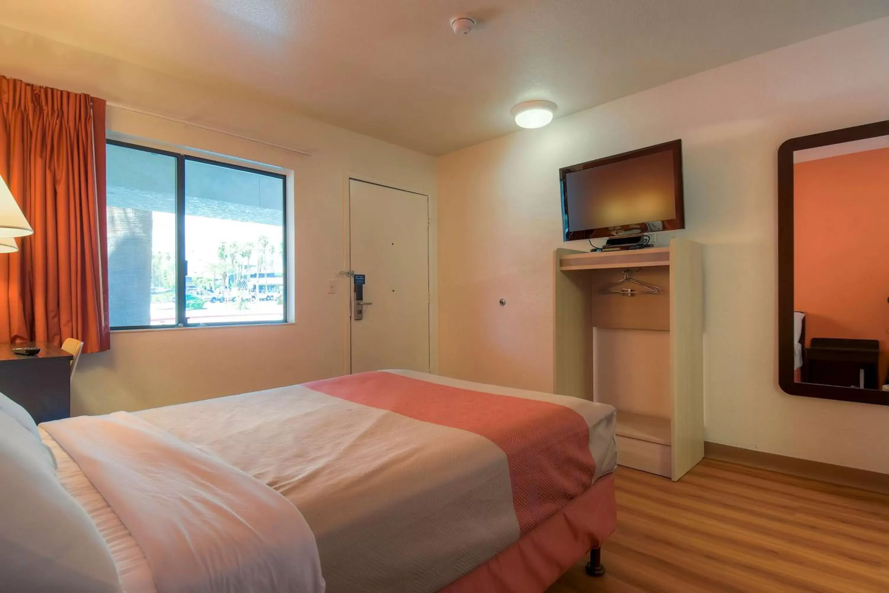 Bedroom, Bed in Motel 6-Palm Springs, CA - Downtown