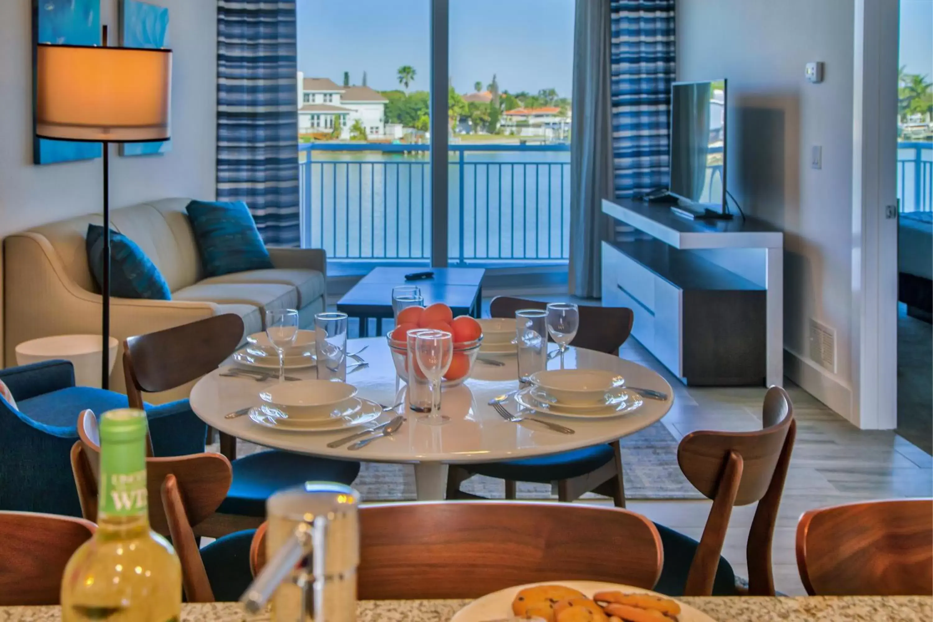 Dining area, Restaurant/Places to Eat in Provident Oceana Beachfront Suites