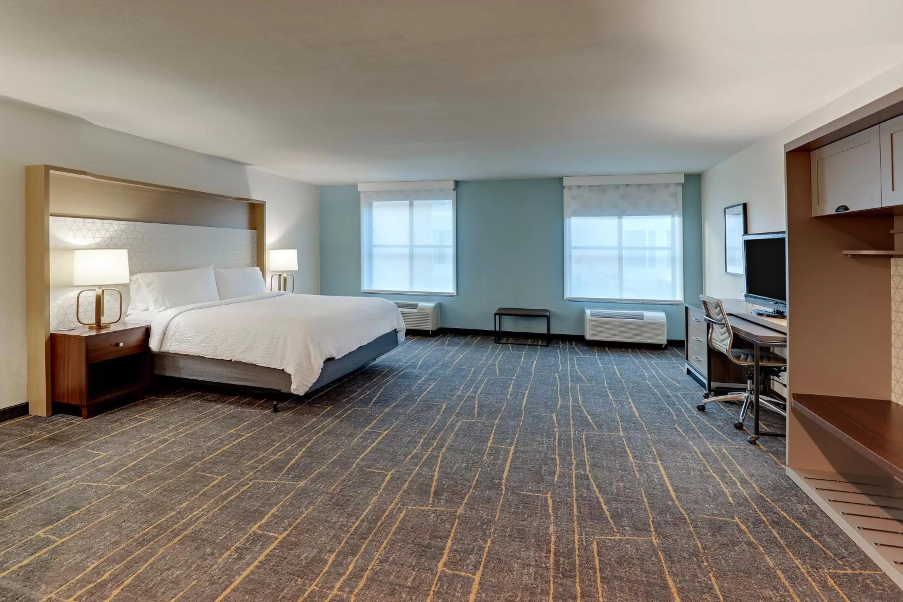 Photo of the whole room, Bed in Holiday Inn Mobile Airport by IHG