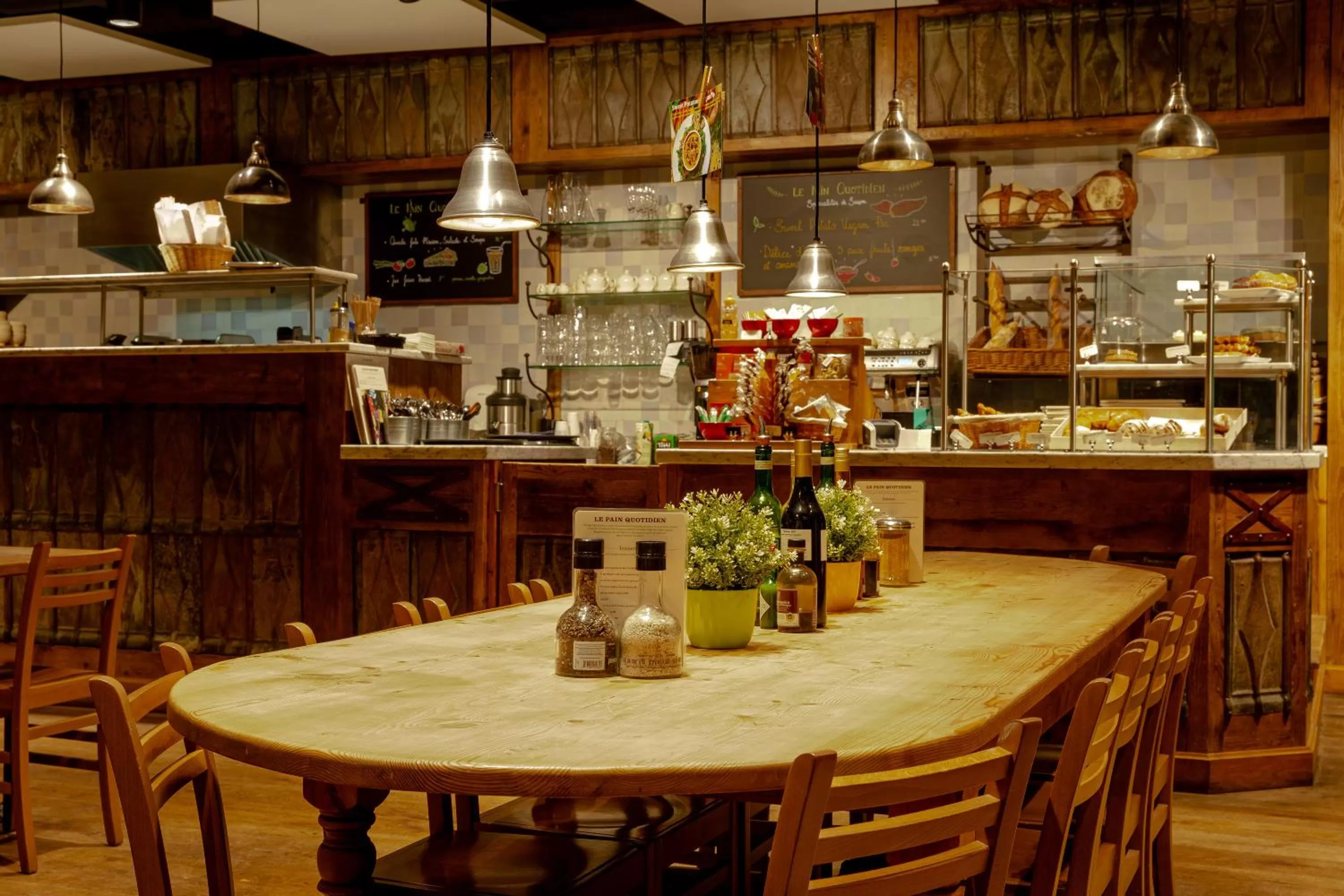 Restaurant/places to eat in Continental Hotel Lausanne