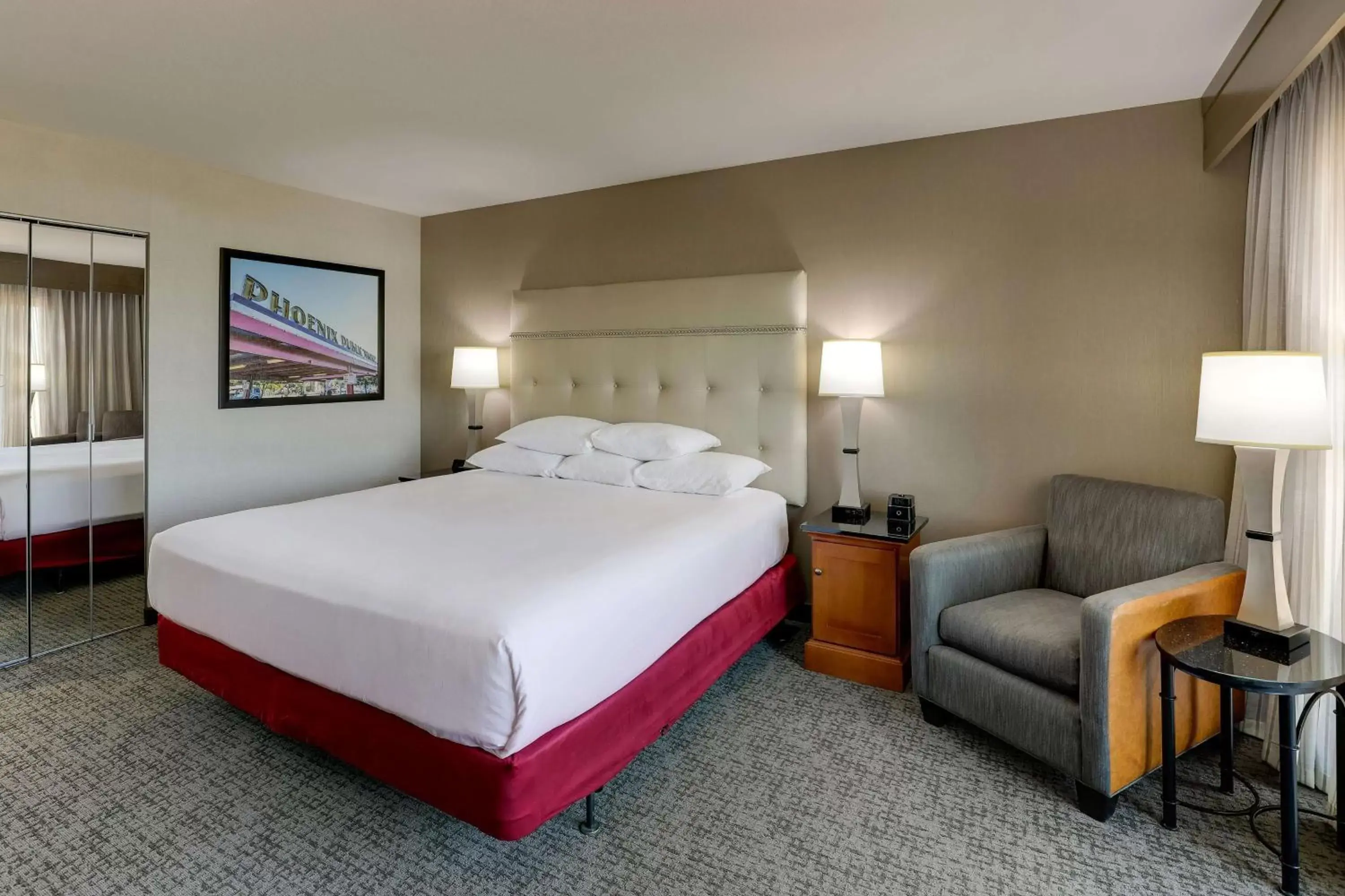 Bedroom, Bed in Drury Inn & Suites Phoenix Airport