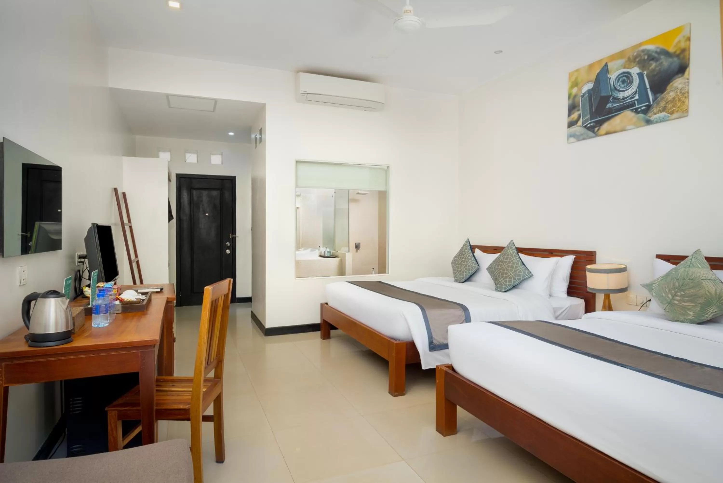 Photo of the whole room, Bed in Landing Gold by Amatak