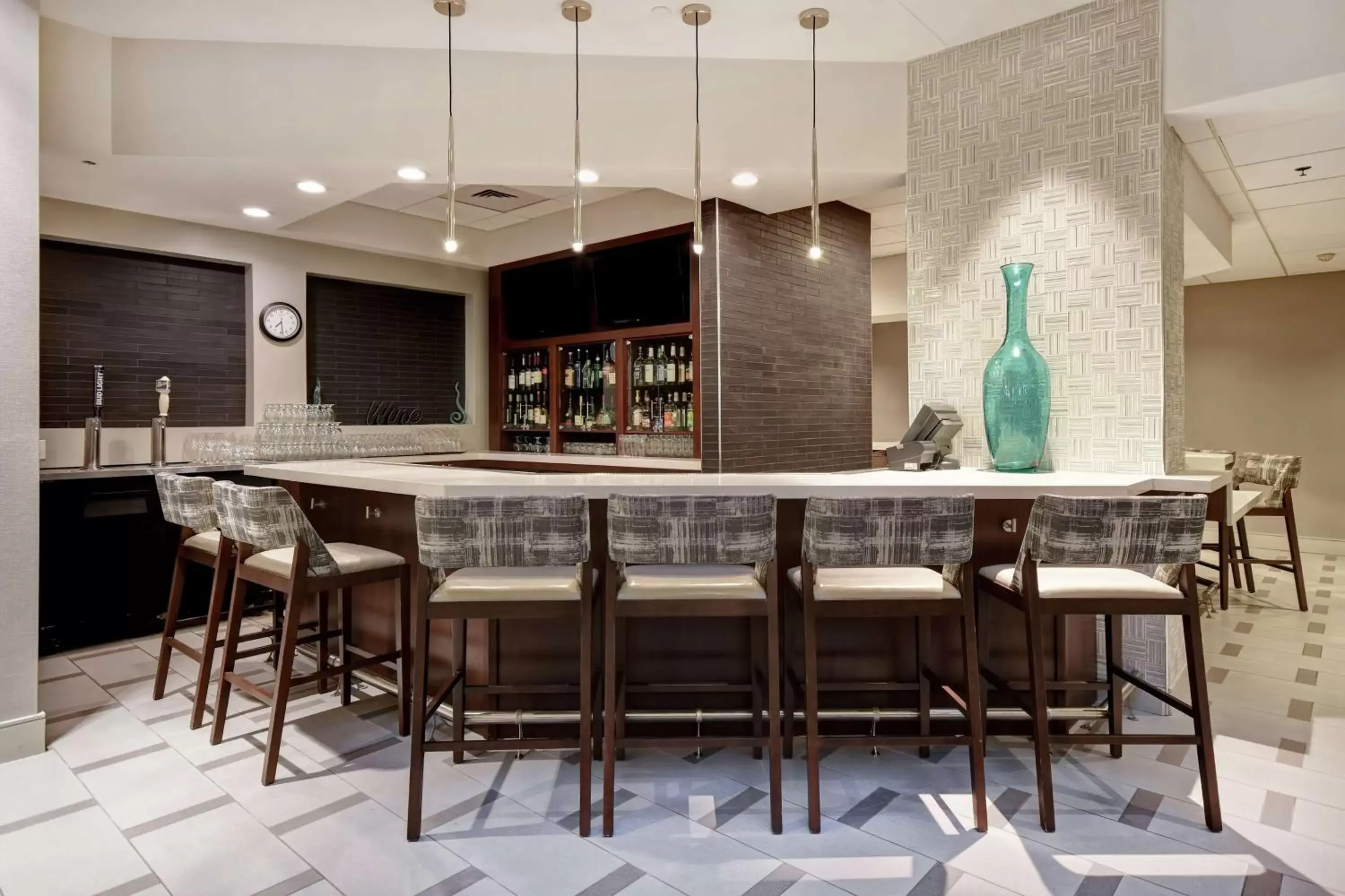 Lounge or bar, Lounge/Bar in Embassy Suites Charleston