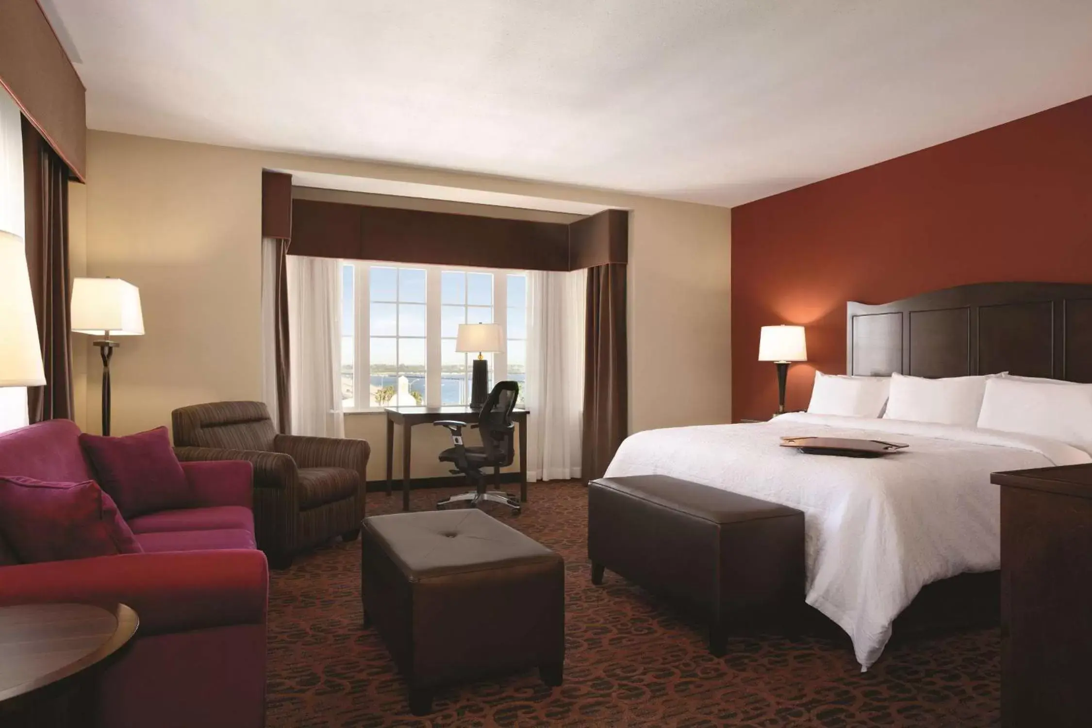 Bed in Hampton Inn & Suites Bradenton