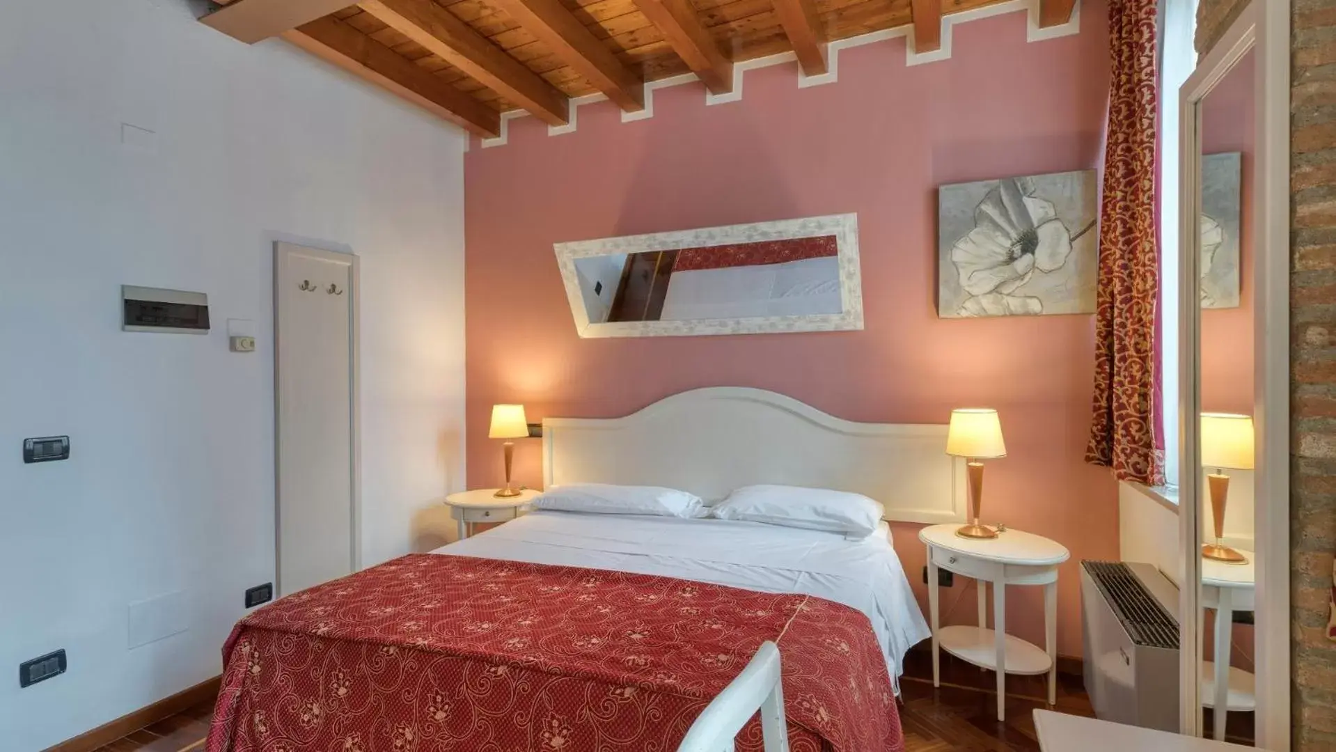 Photo of the whole room, Bed in Primotel Brescia