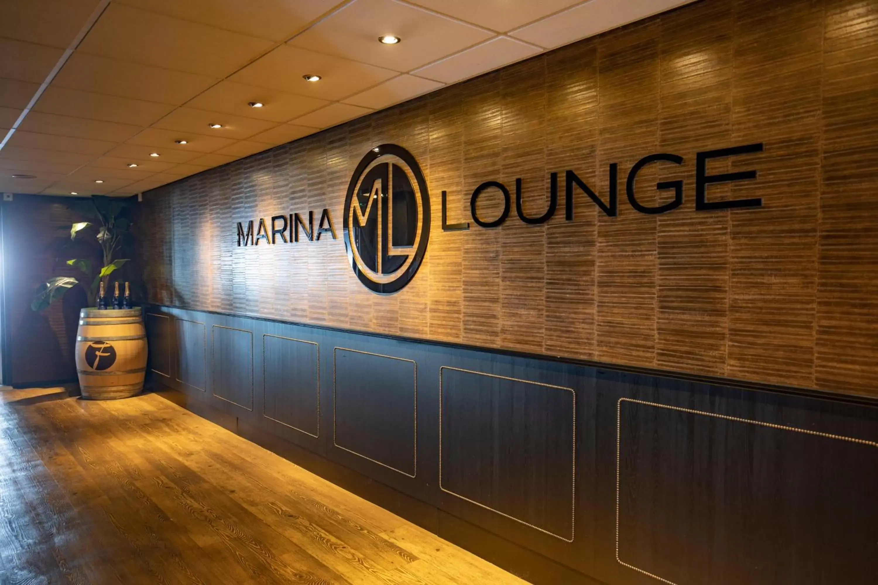 Lounge or bar, Property Logo/Sign in Fletcher Hotel Restaurant Loosdrecht-Amsterdam