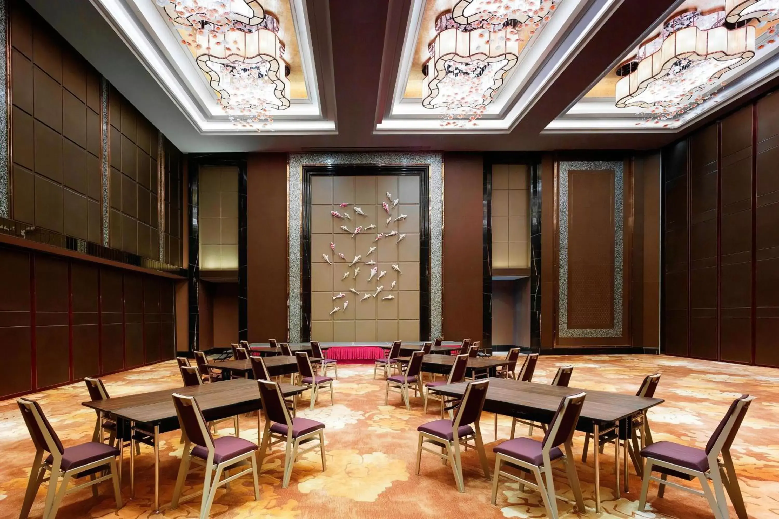 Meeting/conference room, Restaurant/Places to Eat in Sheraton Shantou Hotel