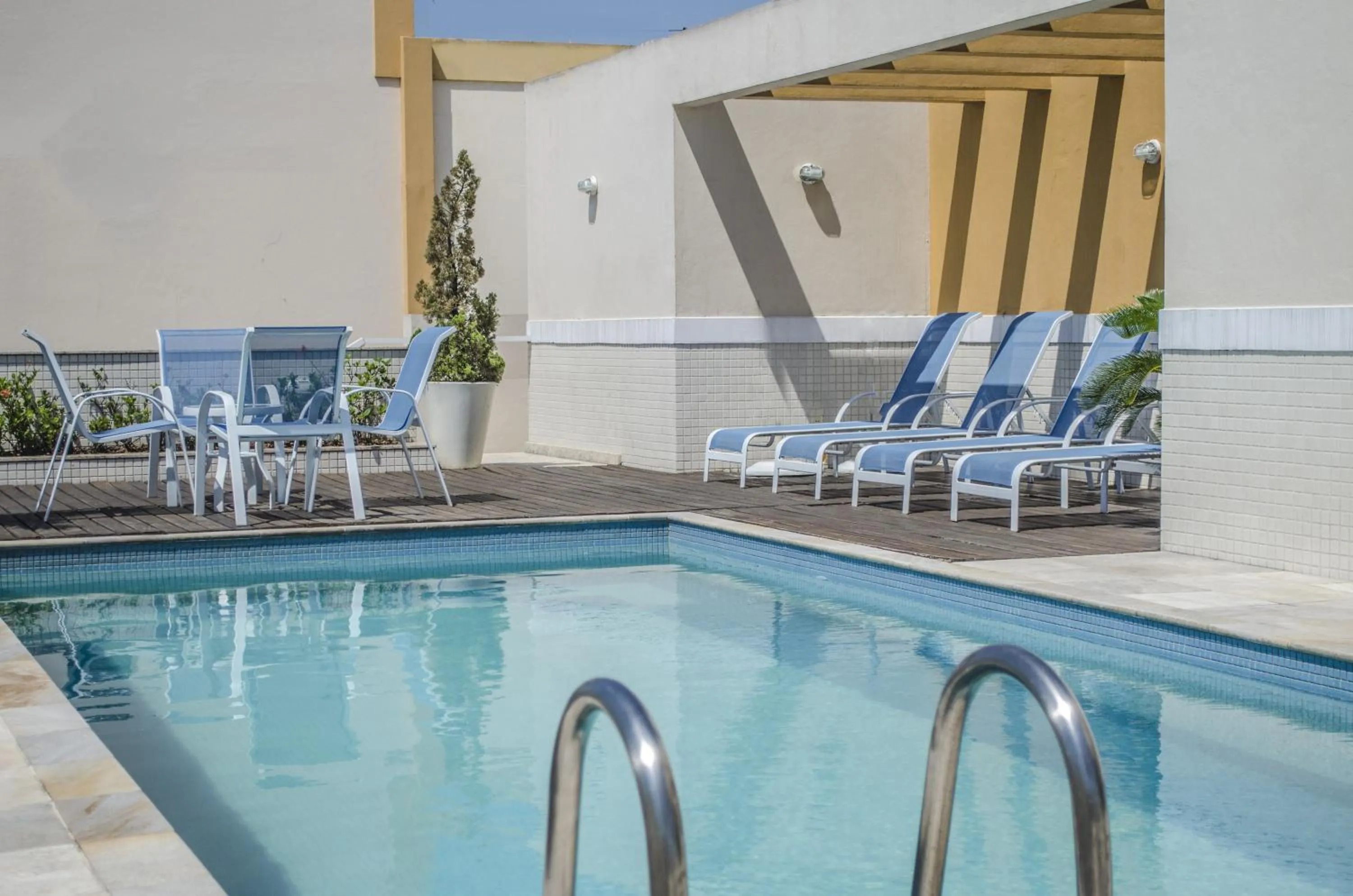 Swimming pool in Mont Blanc Apart Hotel - Duque de Caxias