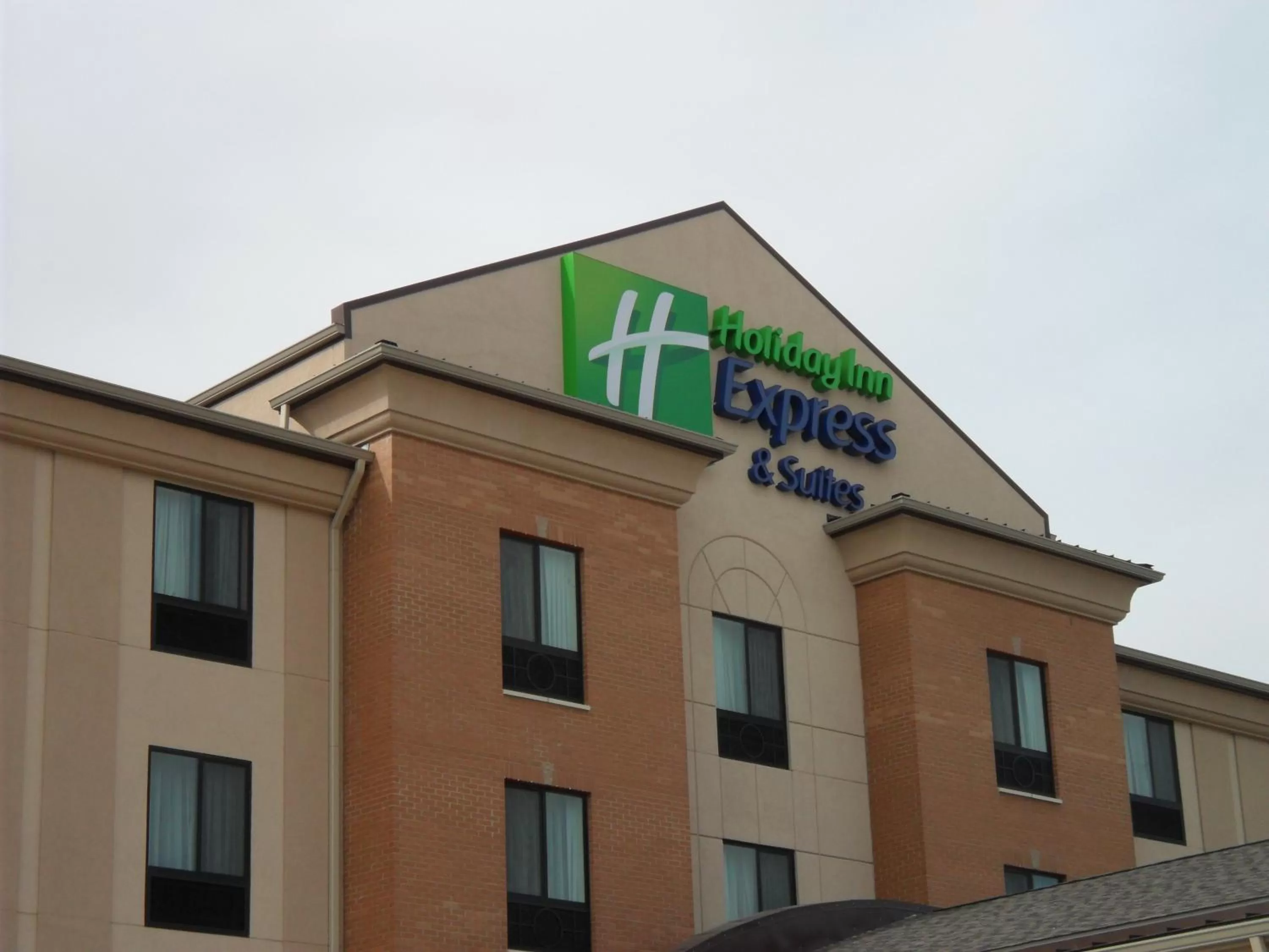 Property building in Holiday Inn Express and Suites Urbandale Des Moines by IHG