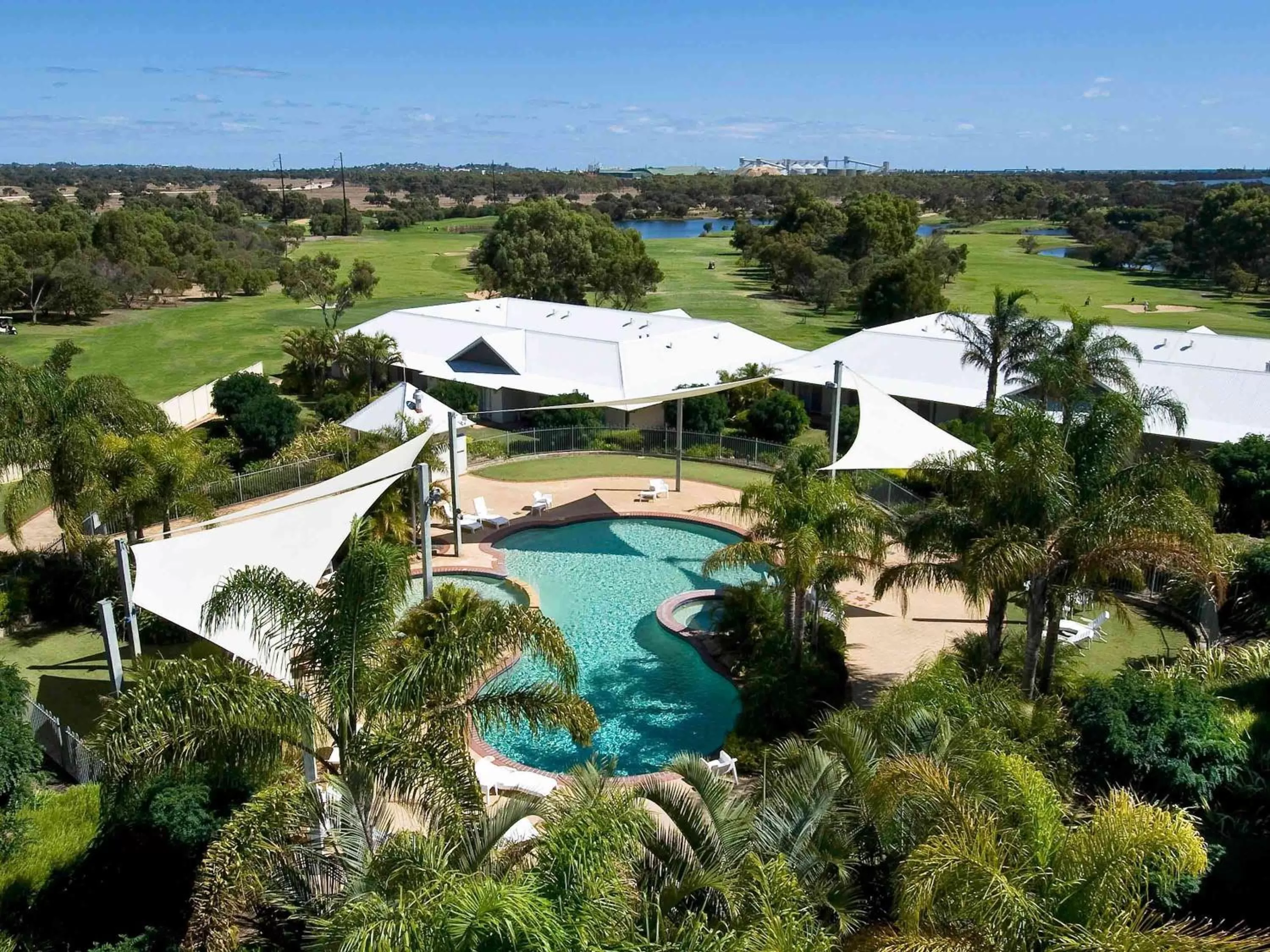 Property building in Mercure Bunbury Sanctuary Golf Resort