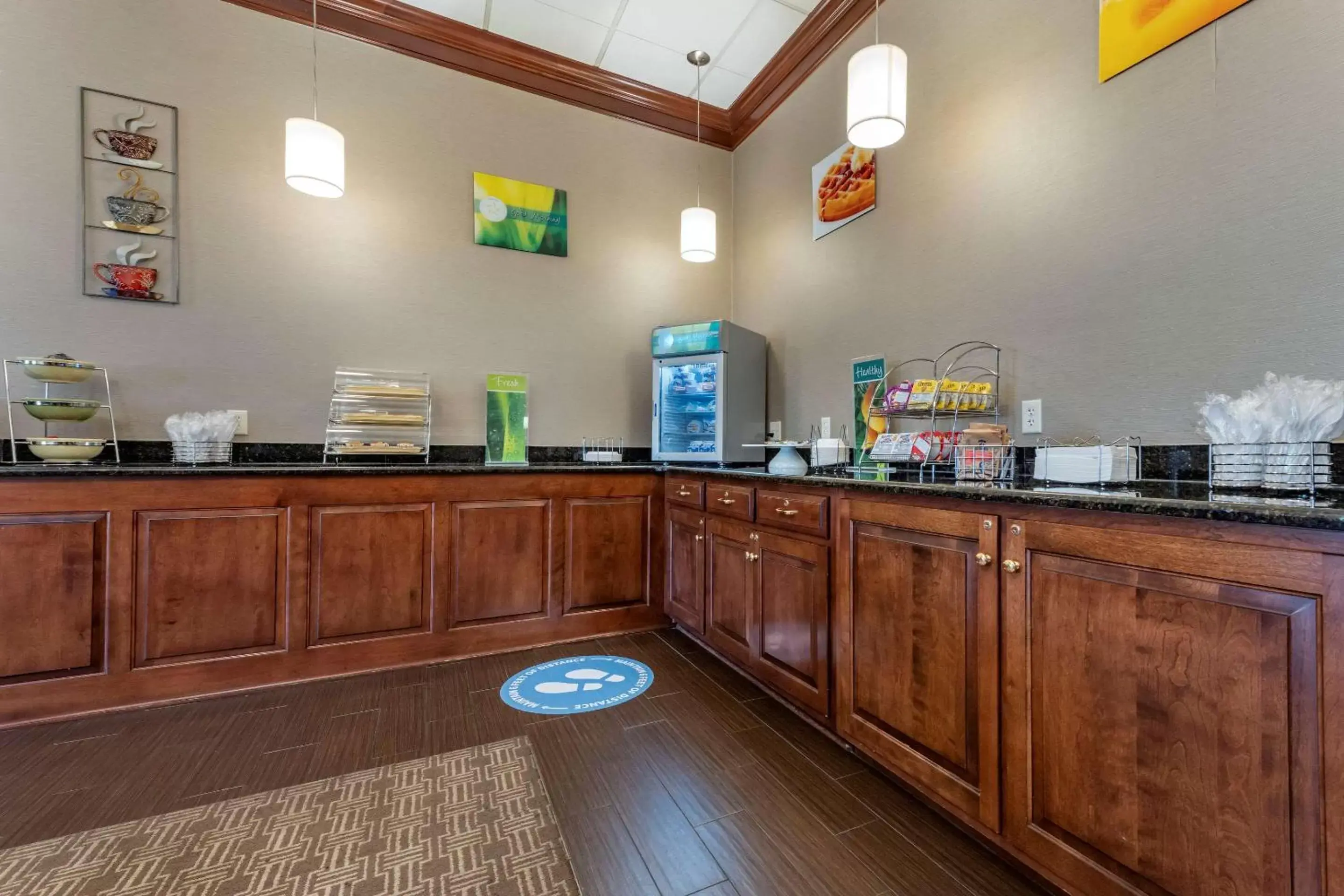 Restaurant/places to eat in Quality Inn Dover Restaurant/places to eat in Quality Inn Dover