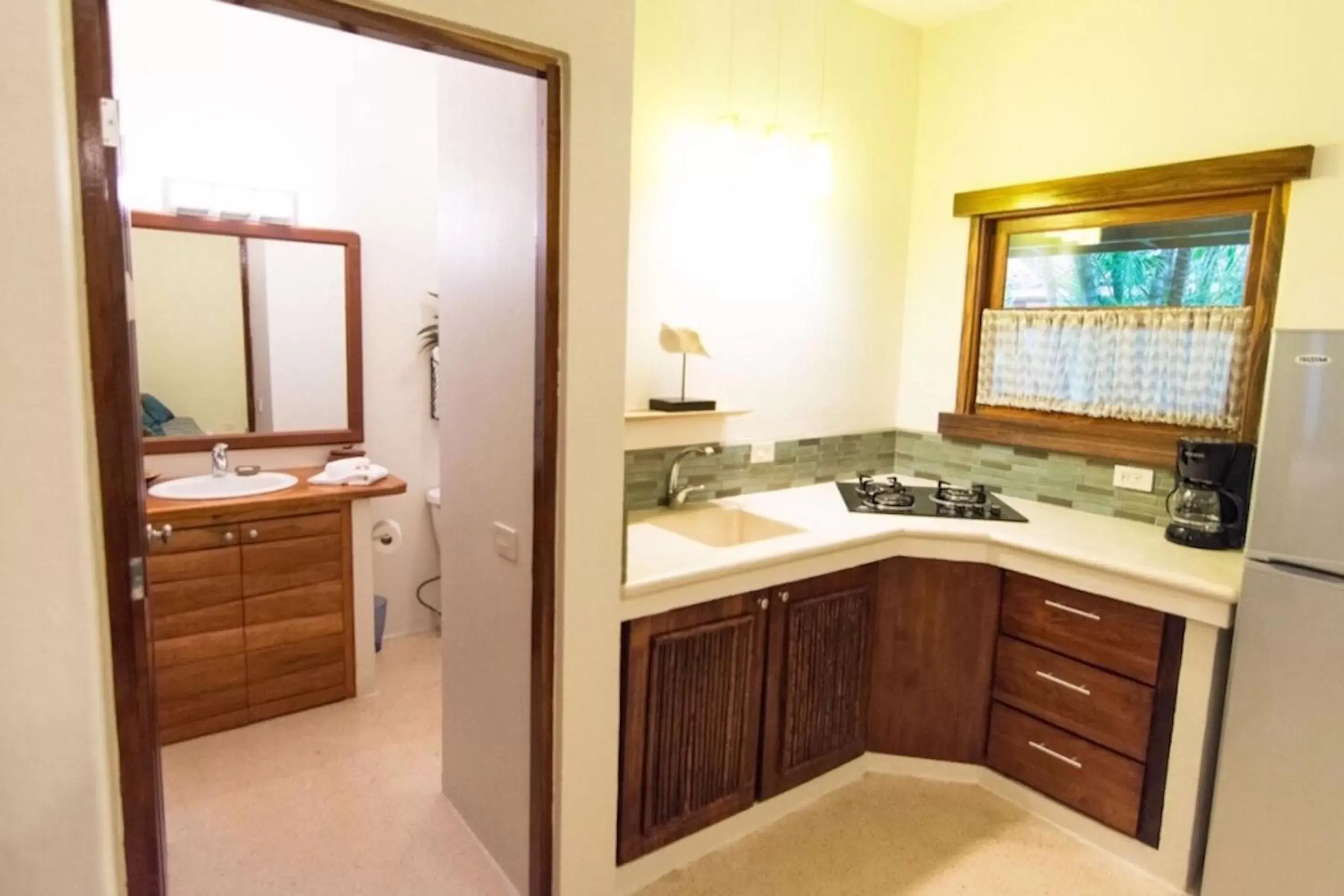 Bathroom, Kitchen/Kitchenette in Ten North Tamarindo Beach Hotel