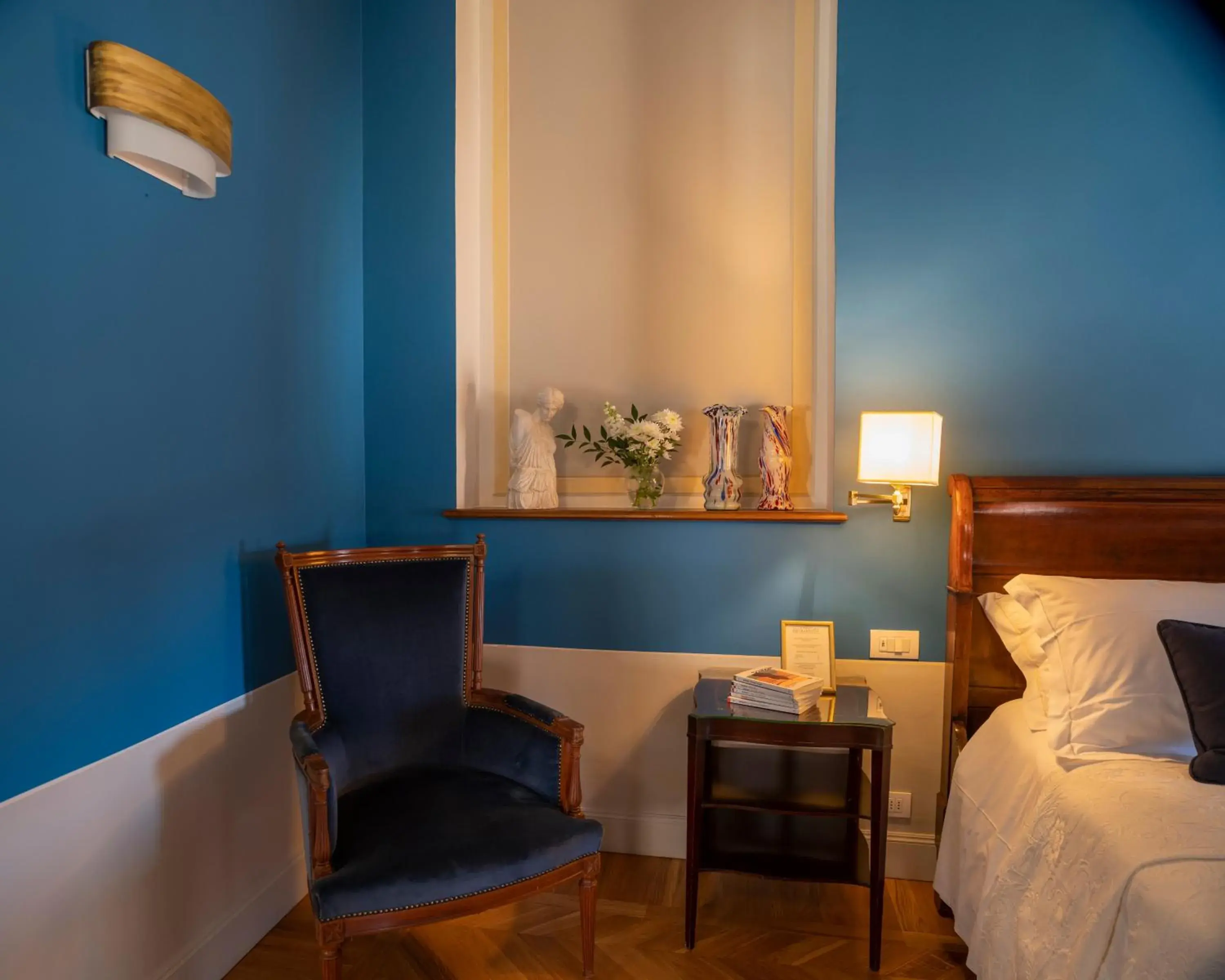 Decorative detail, Seating Area in Albergo Pietrasanta