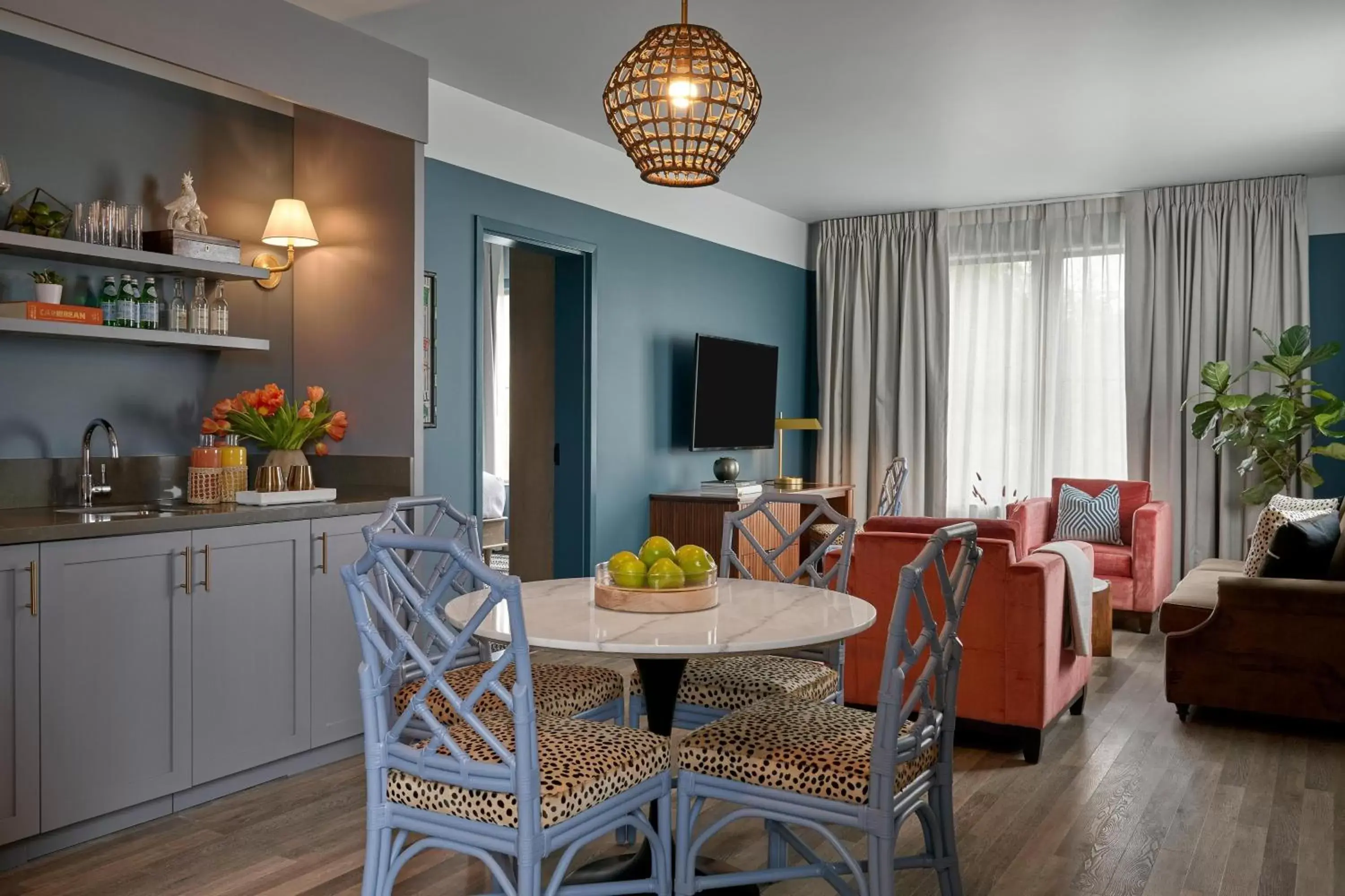 Bedroom, Dining Area in The Memphian a Tribute Portfolio Hotel