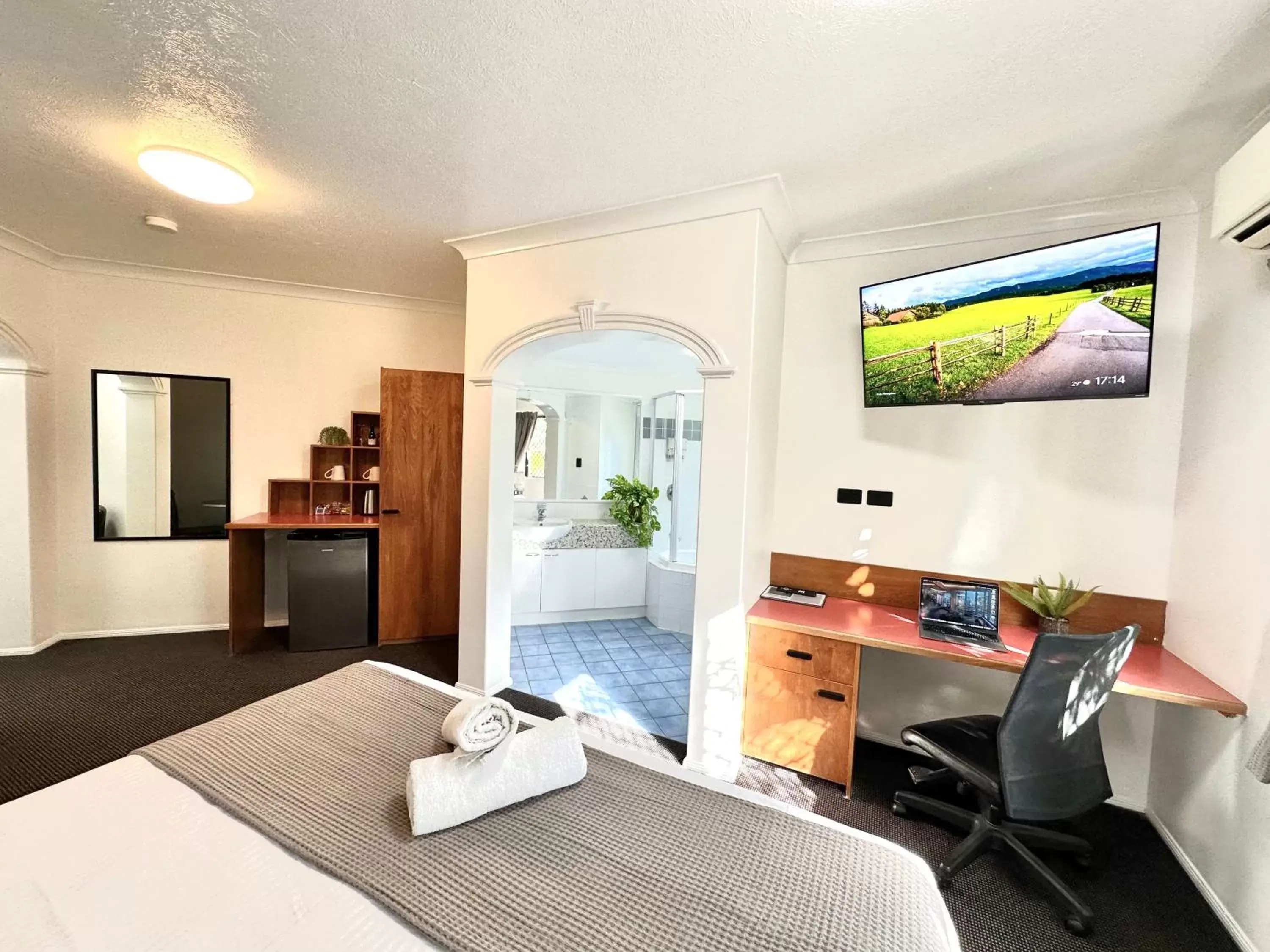 TV and multimedia in Mackay Resort Motel
