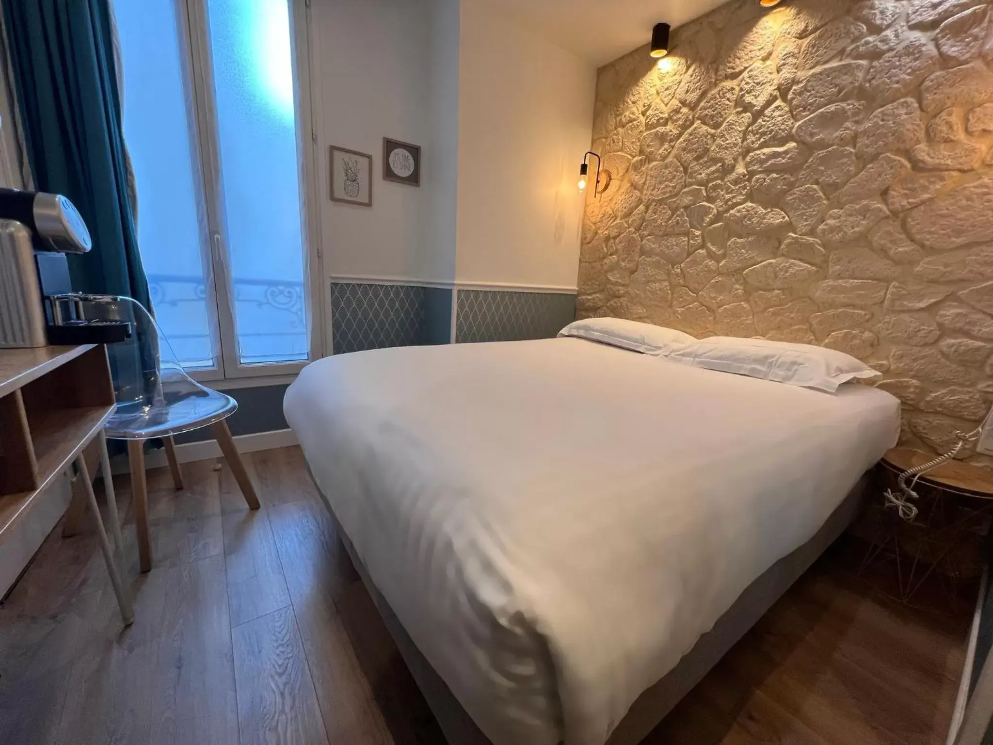 Photo of the whole room, Bed in Hôtel Tilde