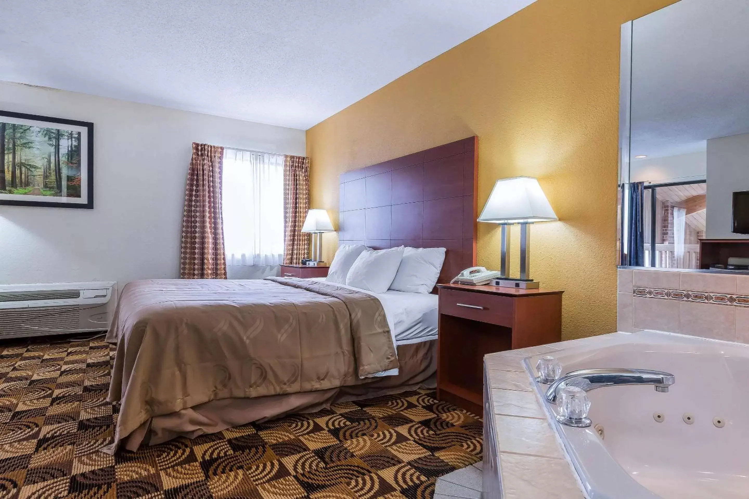 Photo of the whole room, Bed in Quality Inn Sycamore - DeKalb