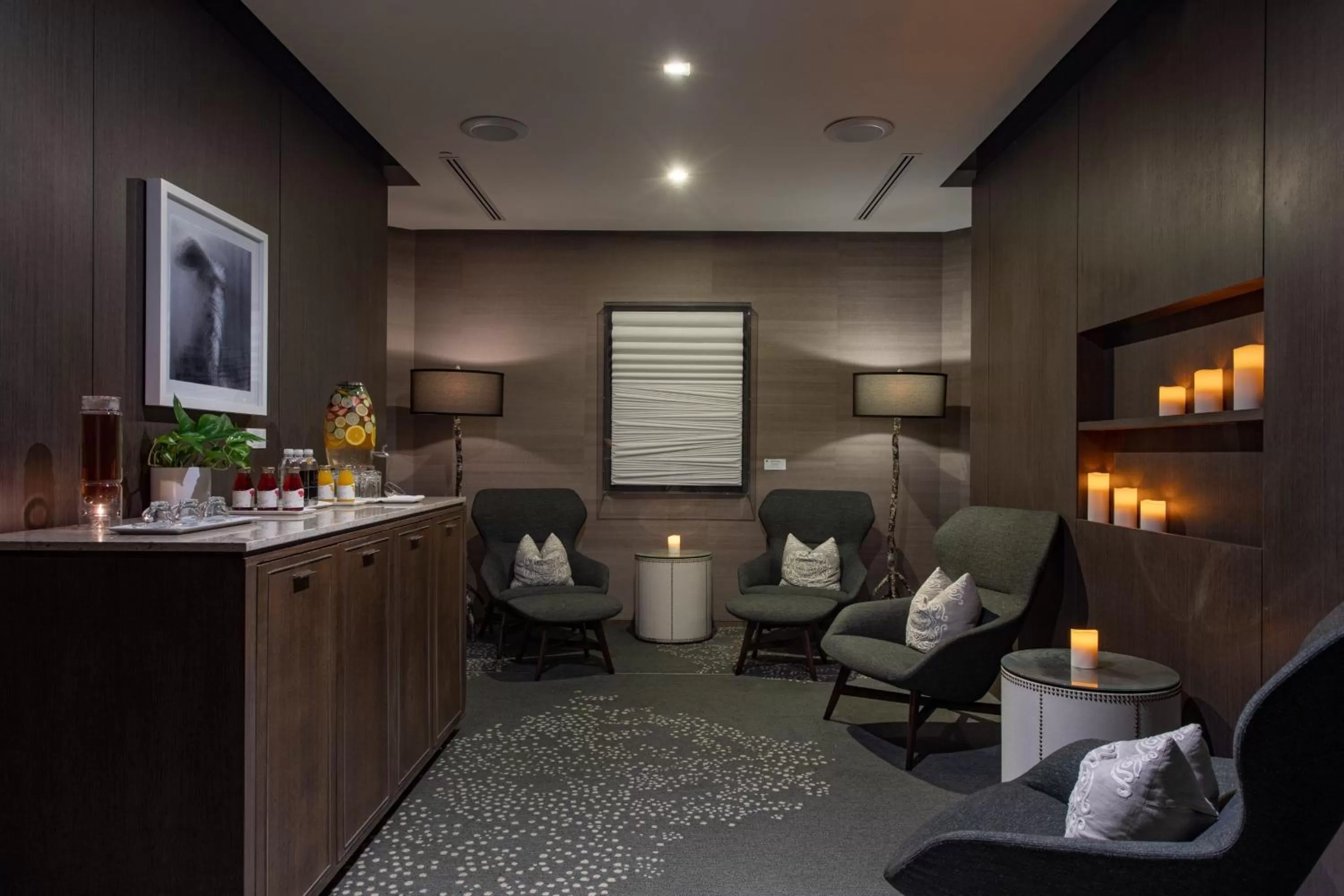 Lounge or bar in The St. Regis Bal Harbour Resort