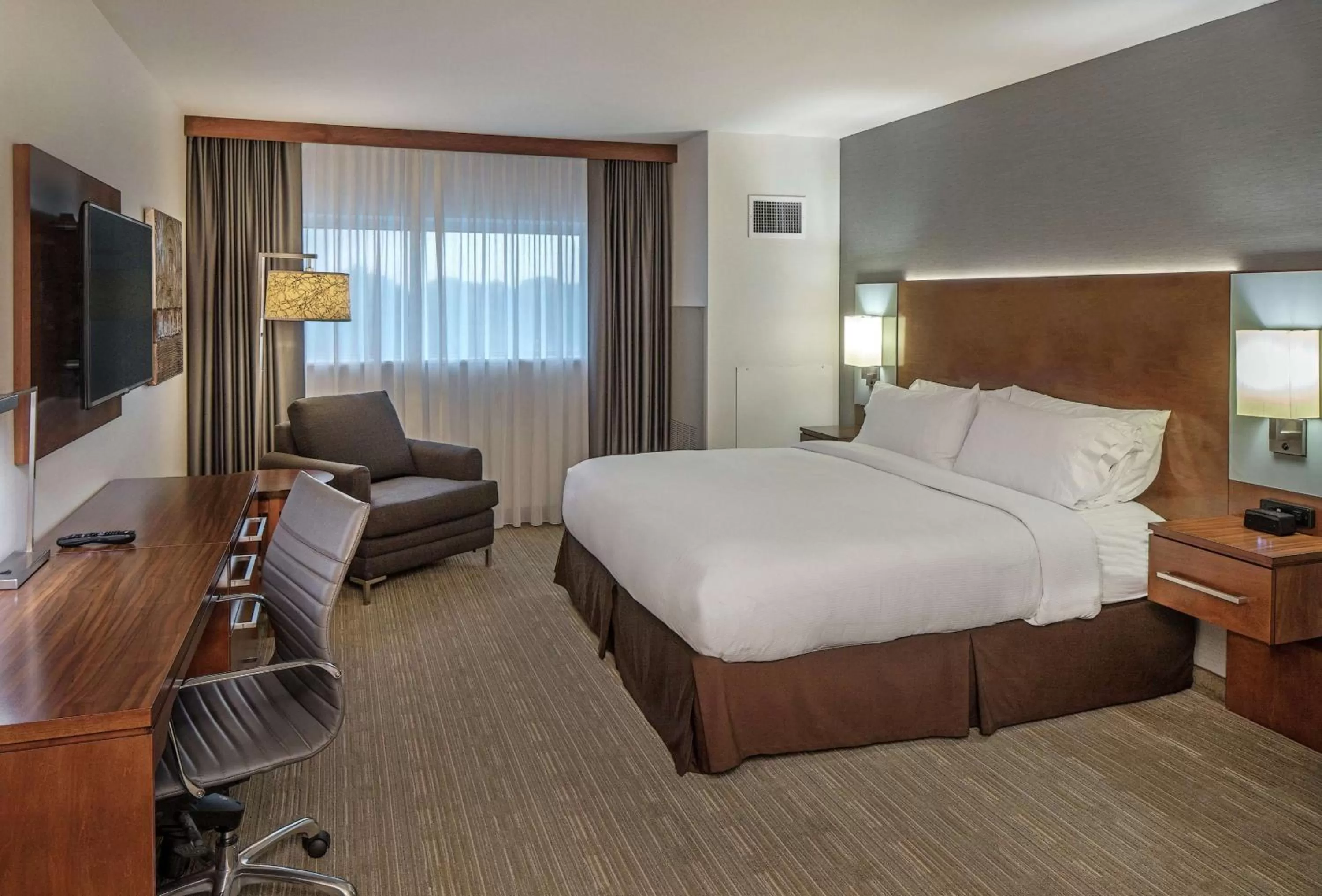 Bedroom, Bed in Doubletree By Hilton Omaha Southwest, Ne