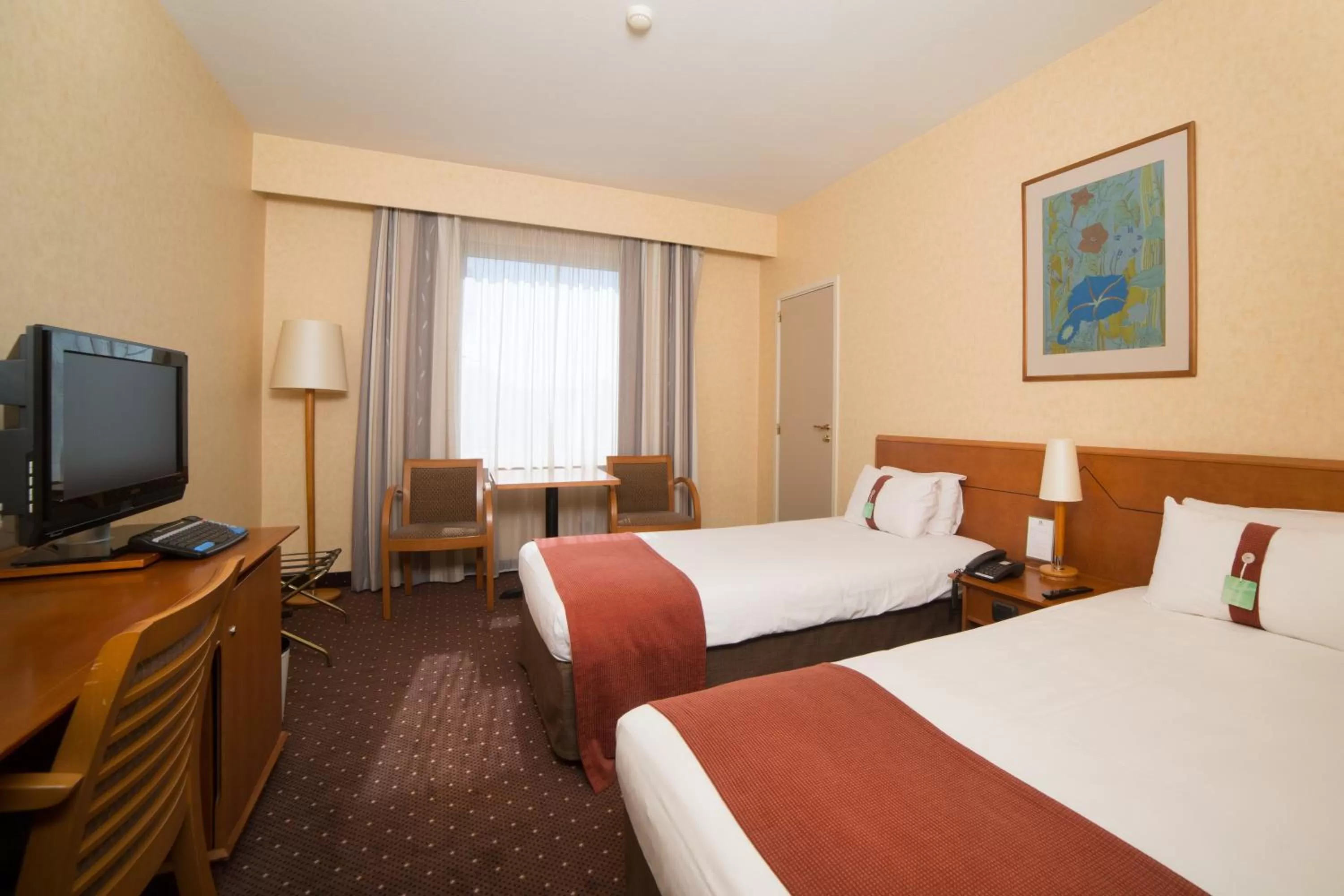 Photo of the whole room, Bed in Holiday Inn Gent Expo by IHG