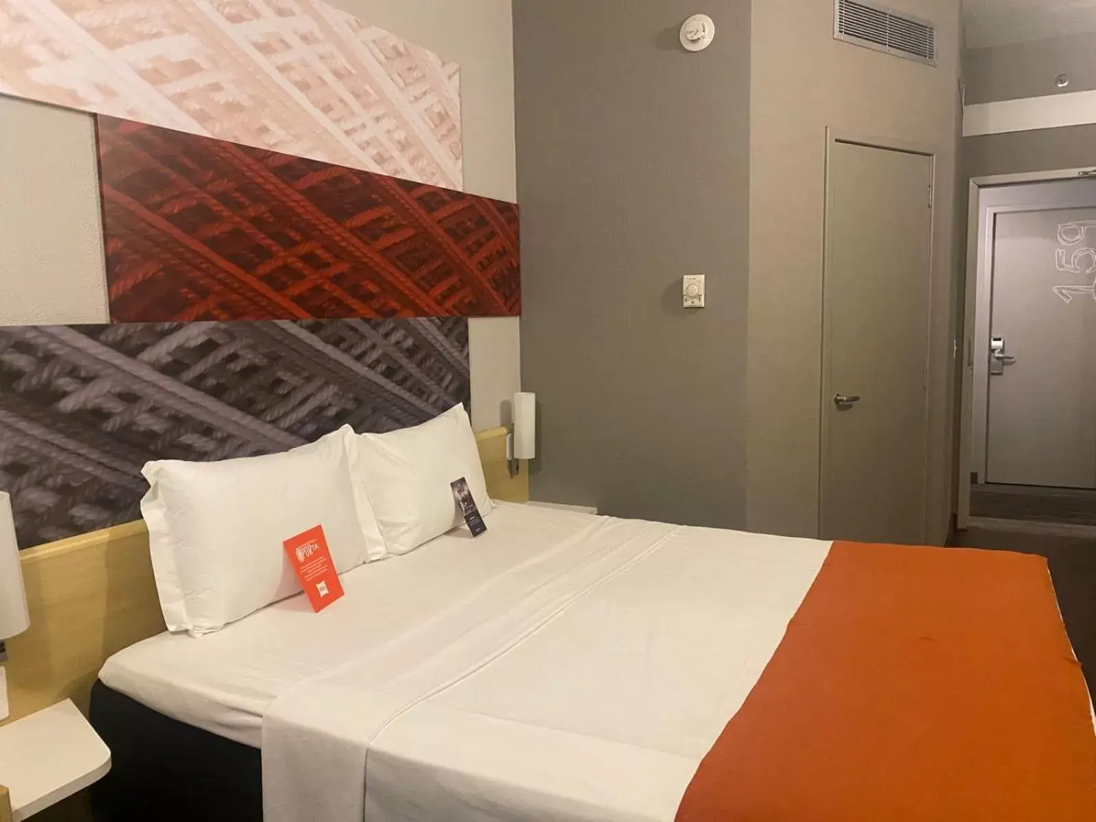 Bed in Ibis Maringa