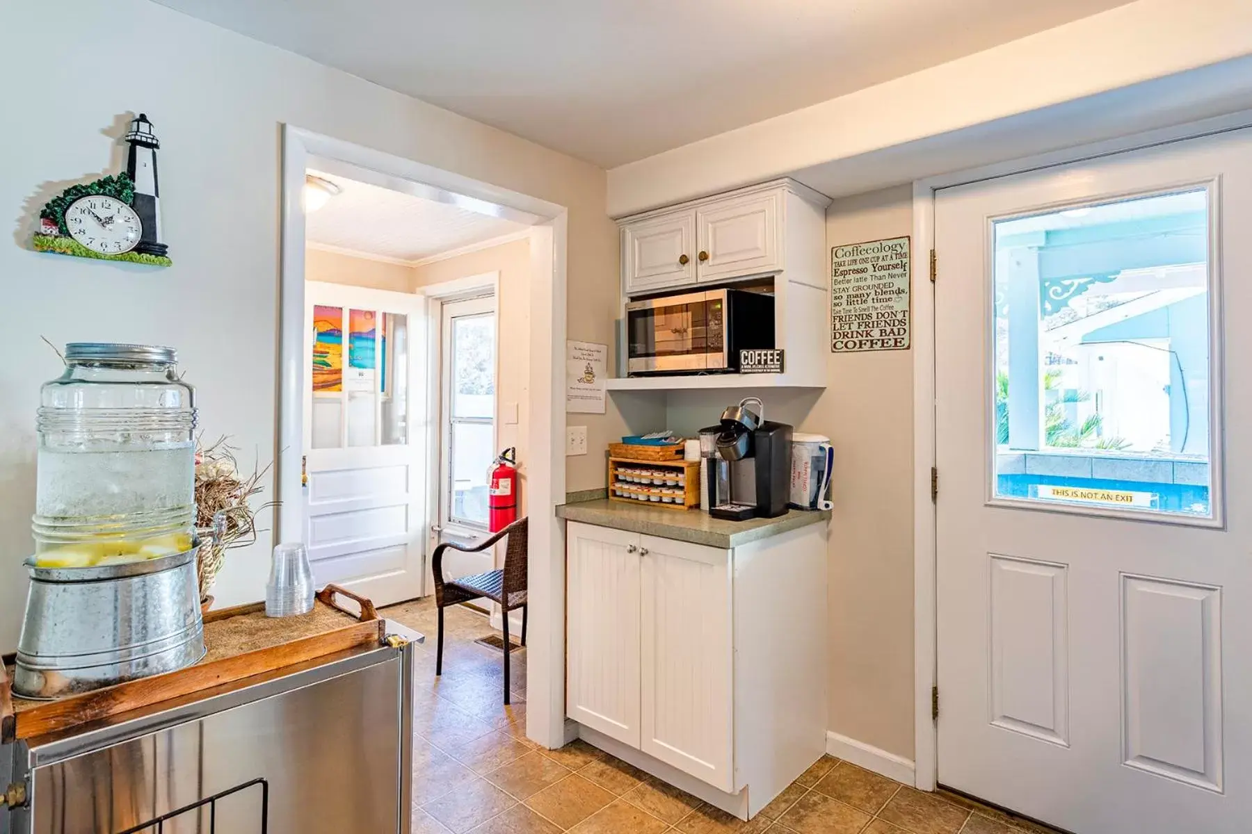 Kitchen/Kitchenette in Island Motel OBX