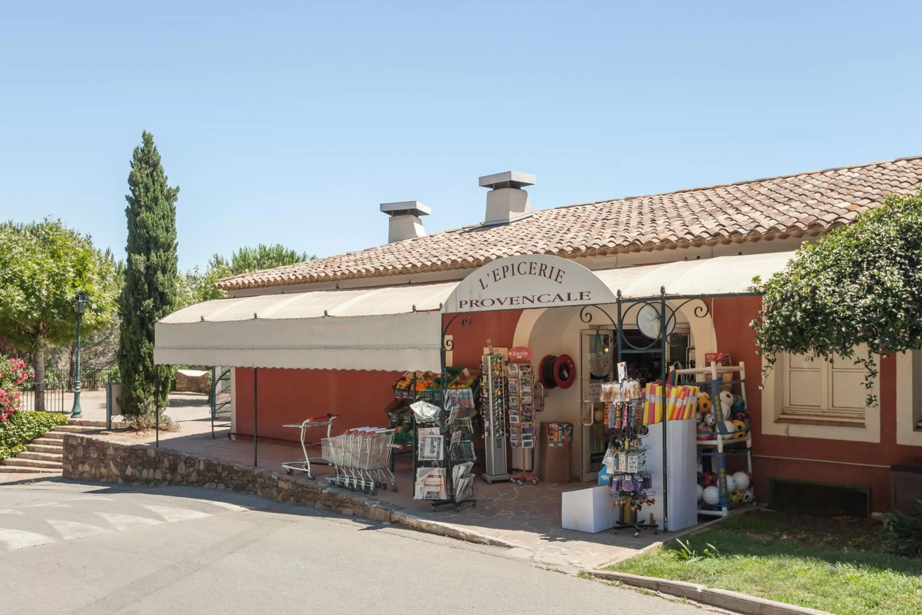 Property building in Résidence Pierre & Vacances Les Restanques du Golfe de Saint-Tropez