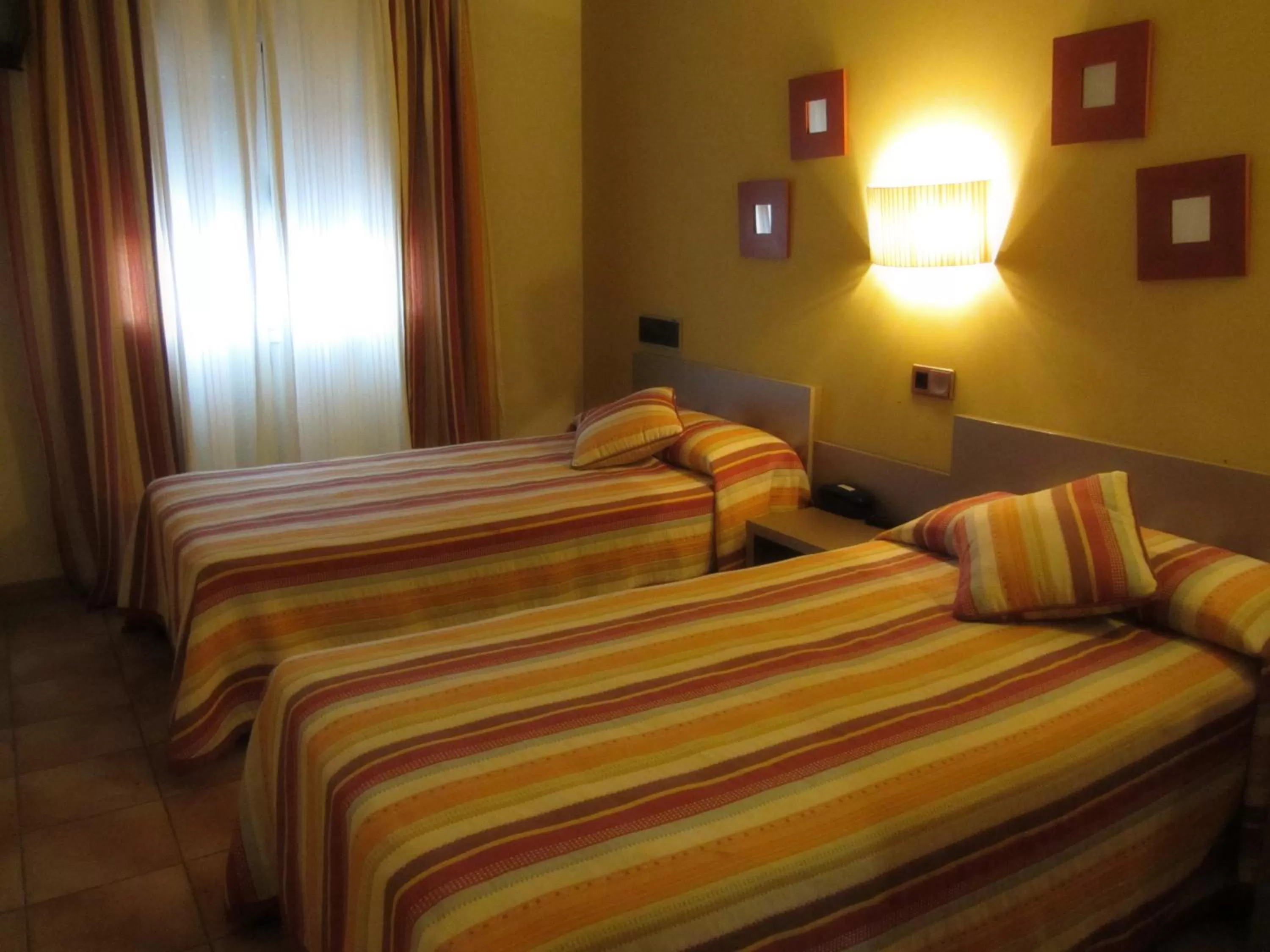 Photo of the whole room, Bed in Hotel Villa de Utrillas