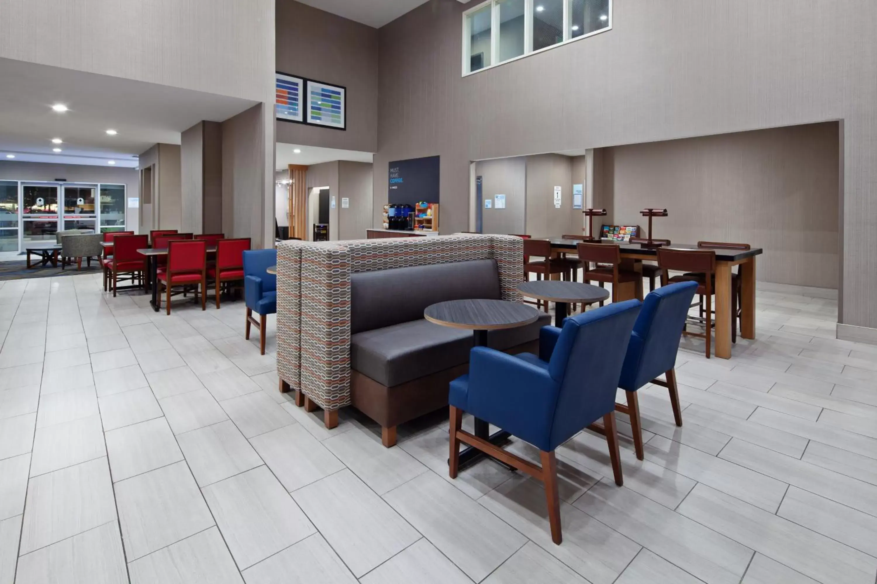 Breakfast, Restaurant/Places to Eat in Holiday Inn Express & Suites - Tulare, an IHG Hotel