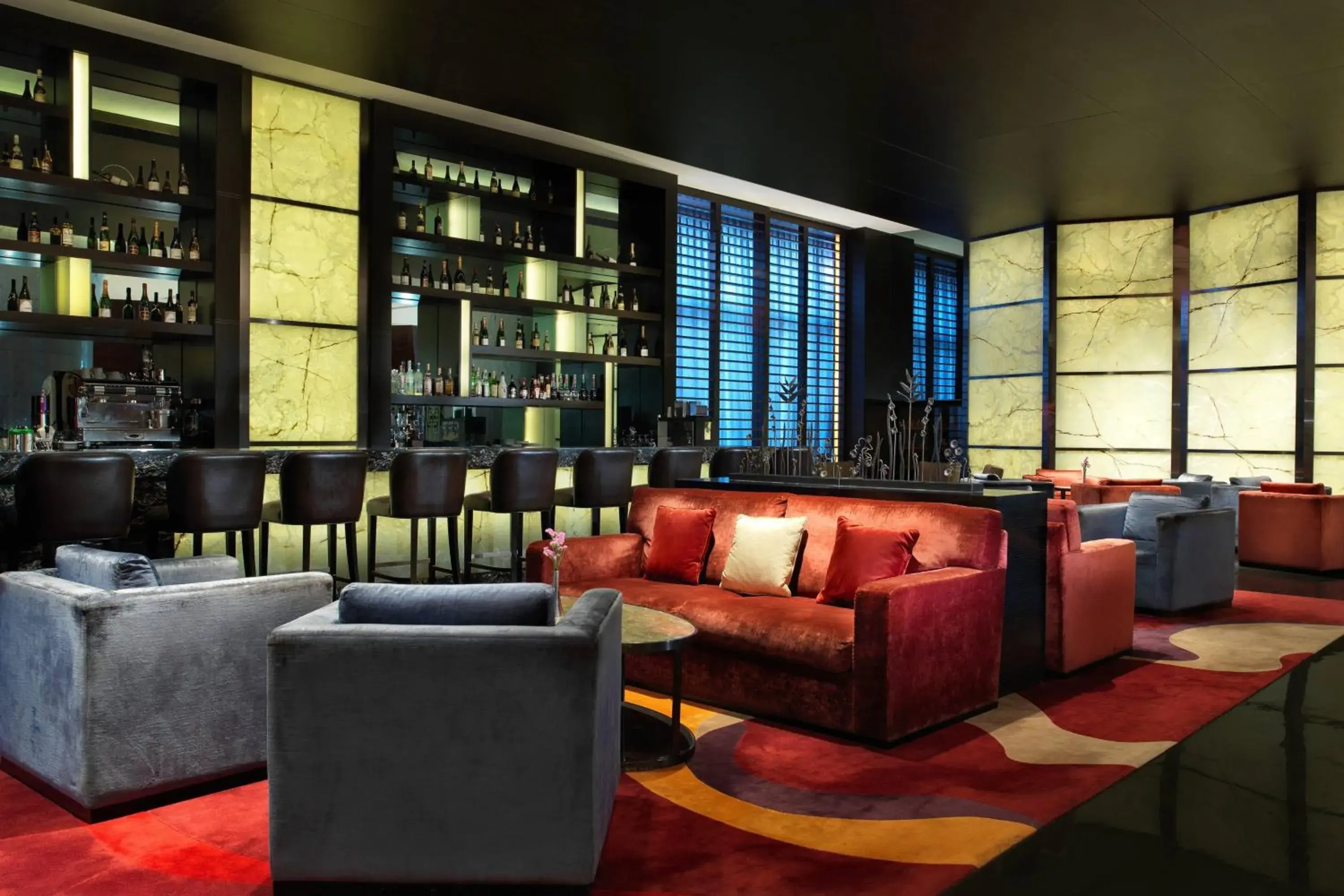 Lounge or bar in Four Points by Sheraton Guangzhou, Dongpu