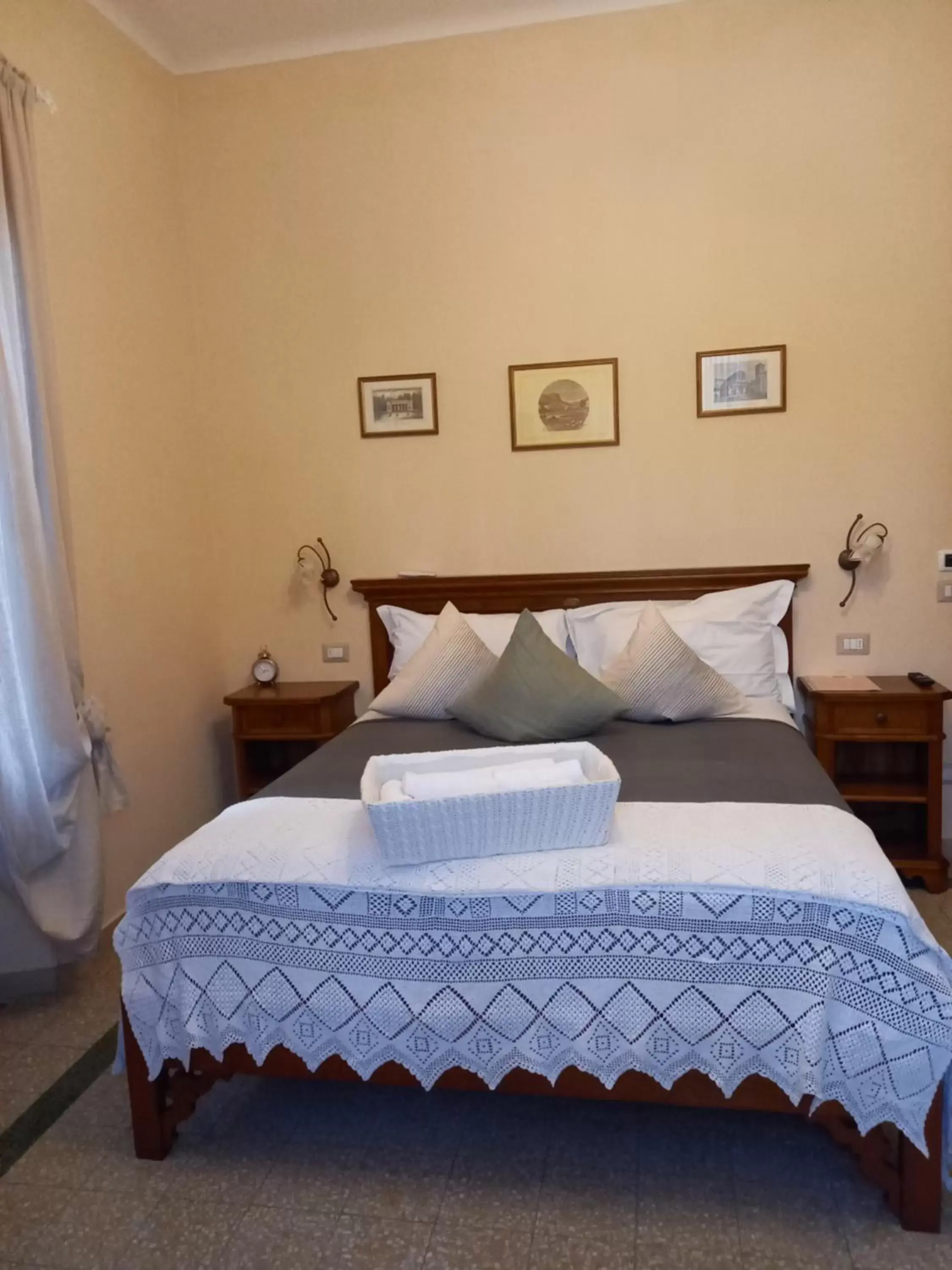 Bed in BnB Villa Melany vicino Centro