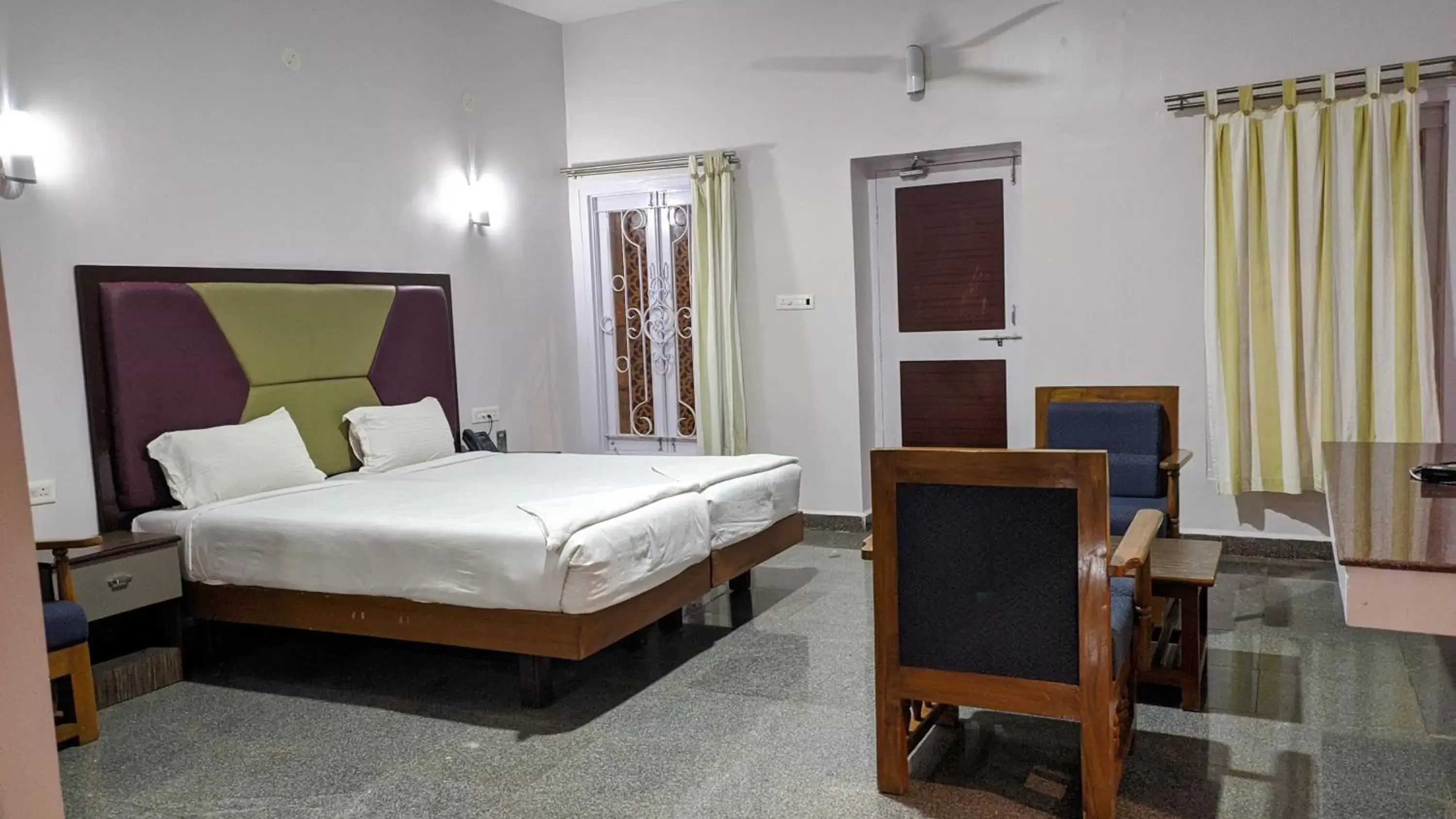 Bedroom, Bed in Kanthi Resorts Badami Bedroom, Bed in Kanthi Resorts Badami
