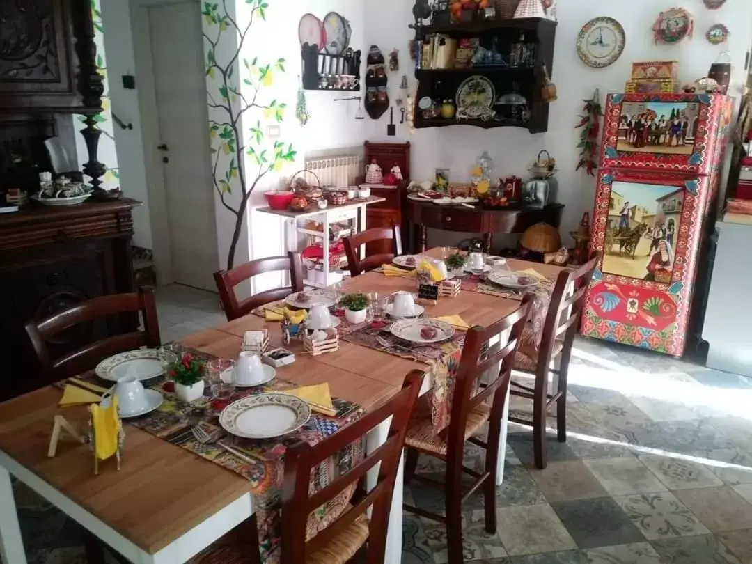 Dining area, Restaurant/Places to Eat in Zù Mariu B&B