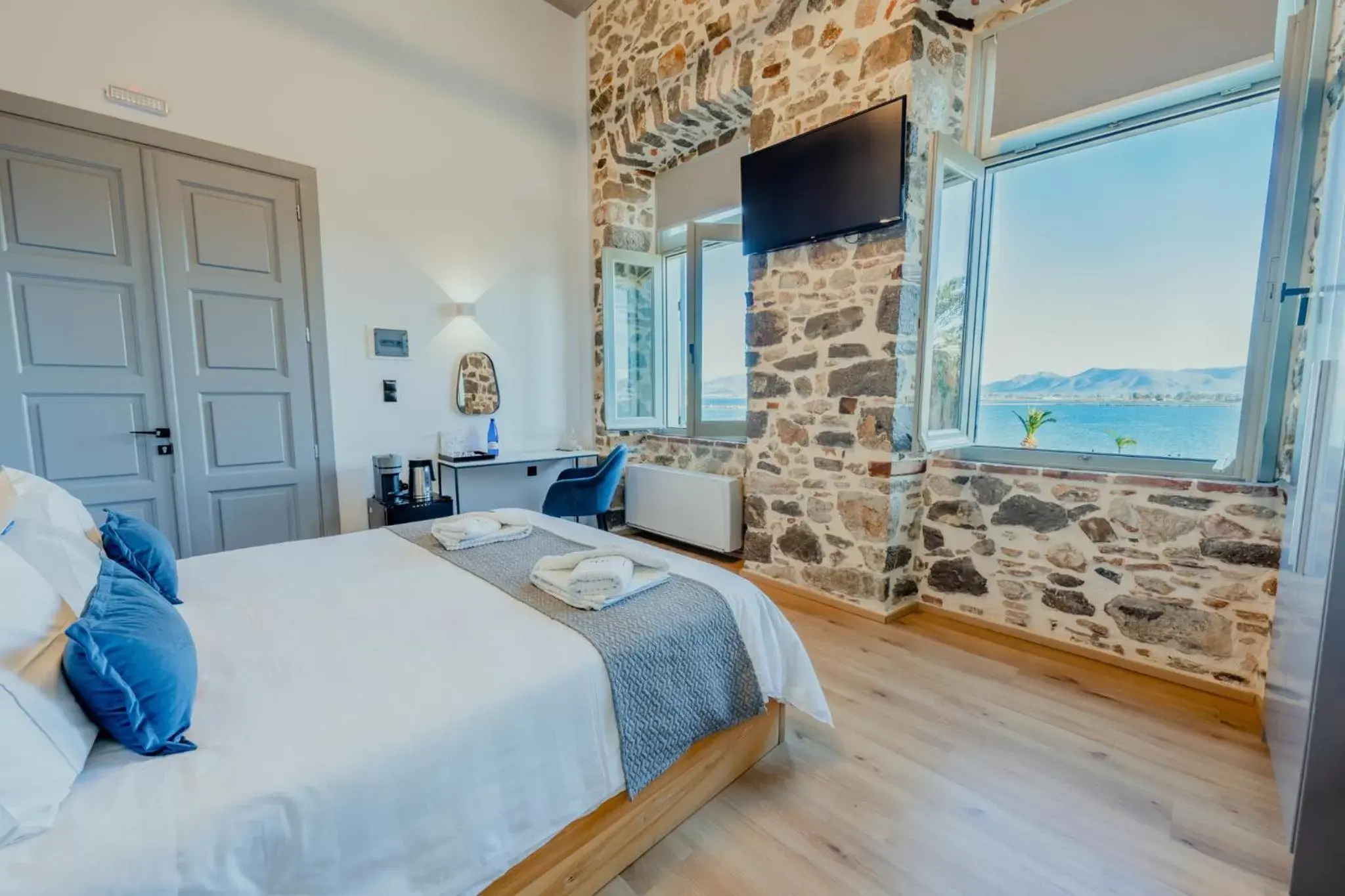 Bed in Impero Nafplio Hotel & Suites