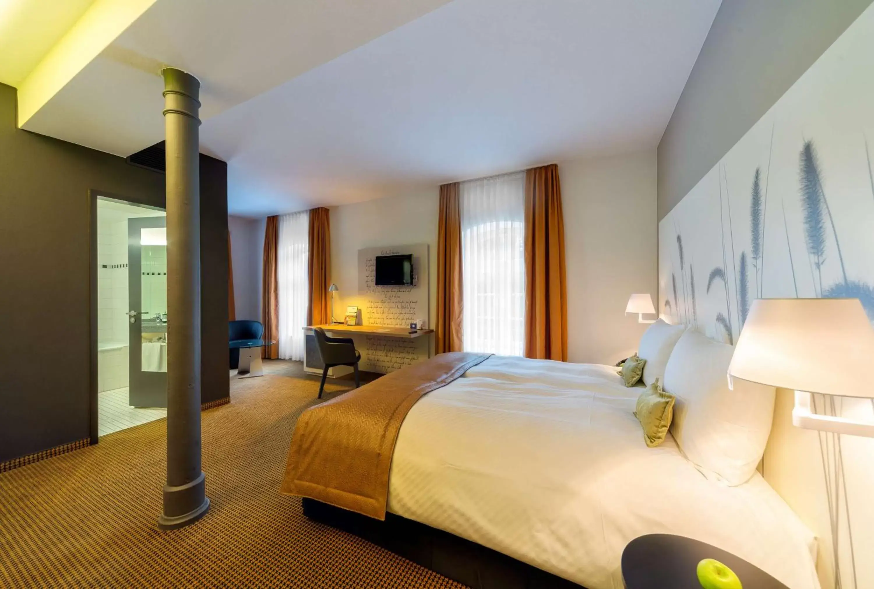 Photo of the whole room, Bed in nestor Hotel Stuttgart-Ludwigsburg