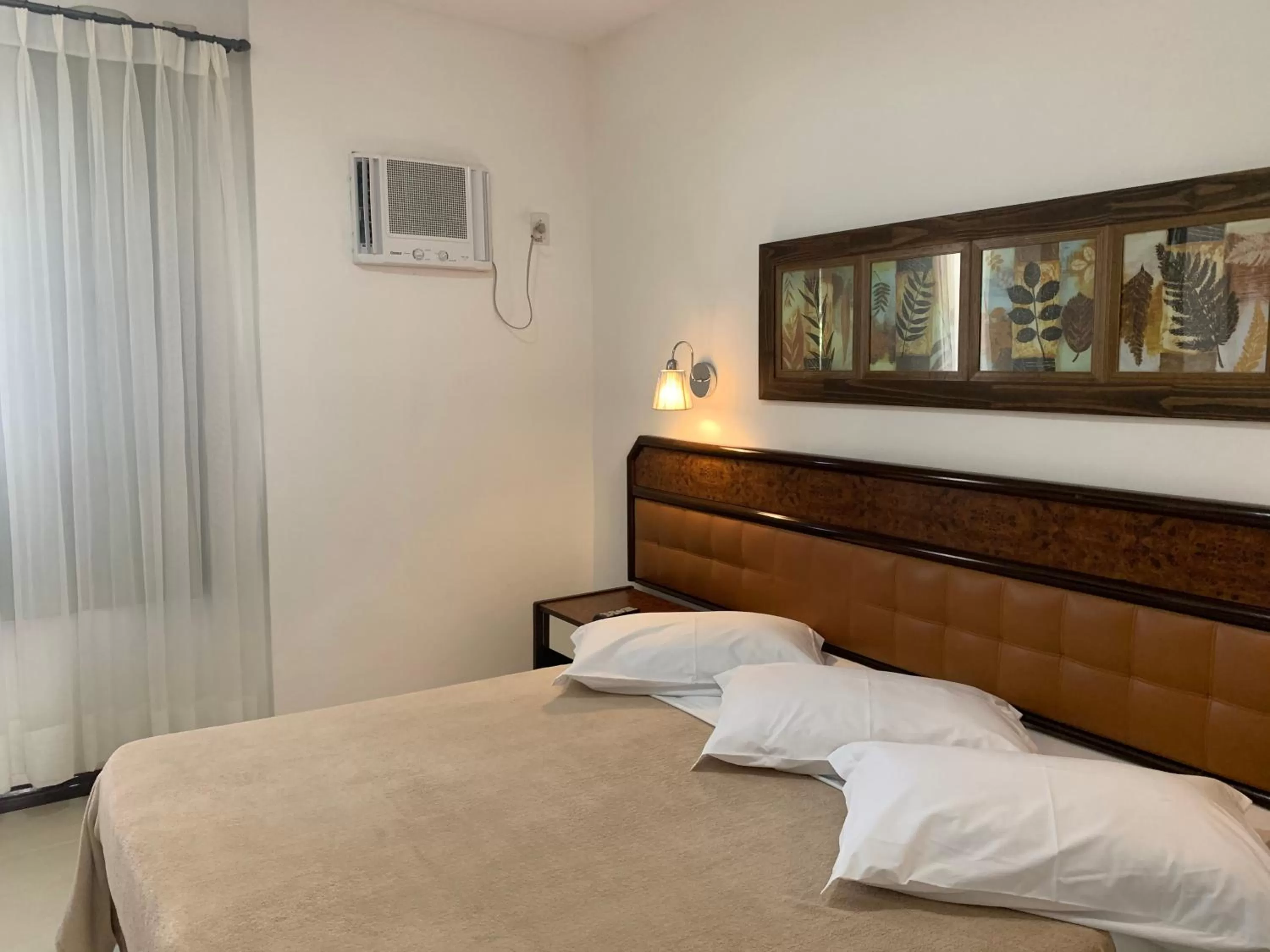 Photo of the whole room, Bed in Hotel La Ponsa Itatiaia