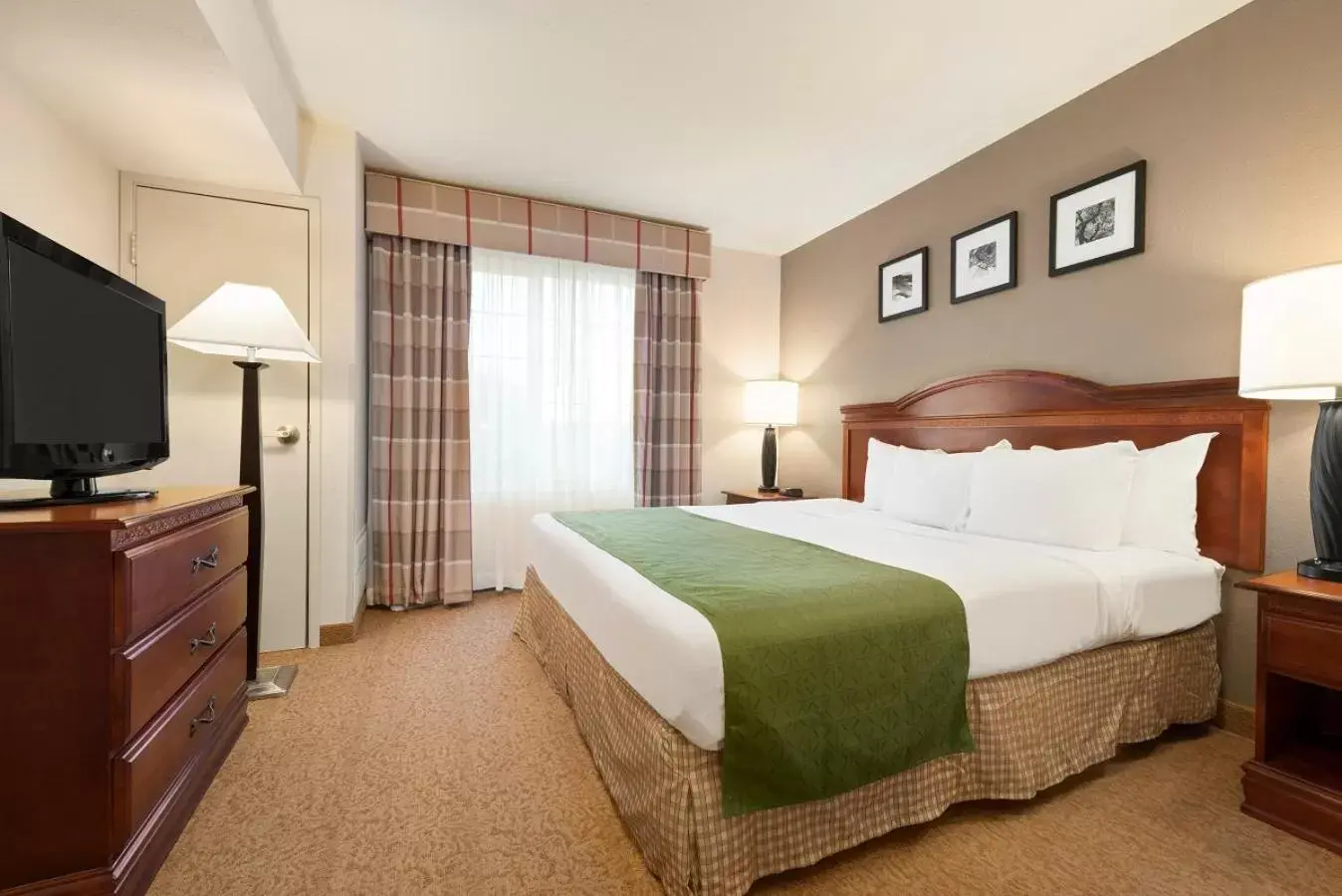 Bedroom, Bed in Country Inn & Suites by Radisson, Paducah, KY