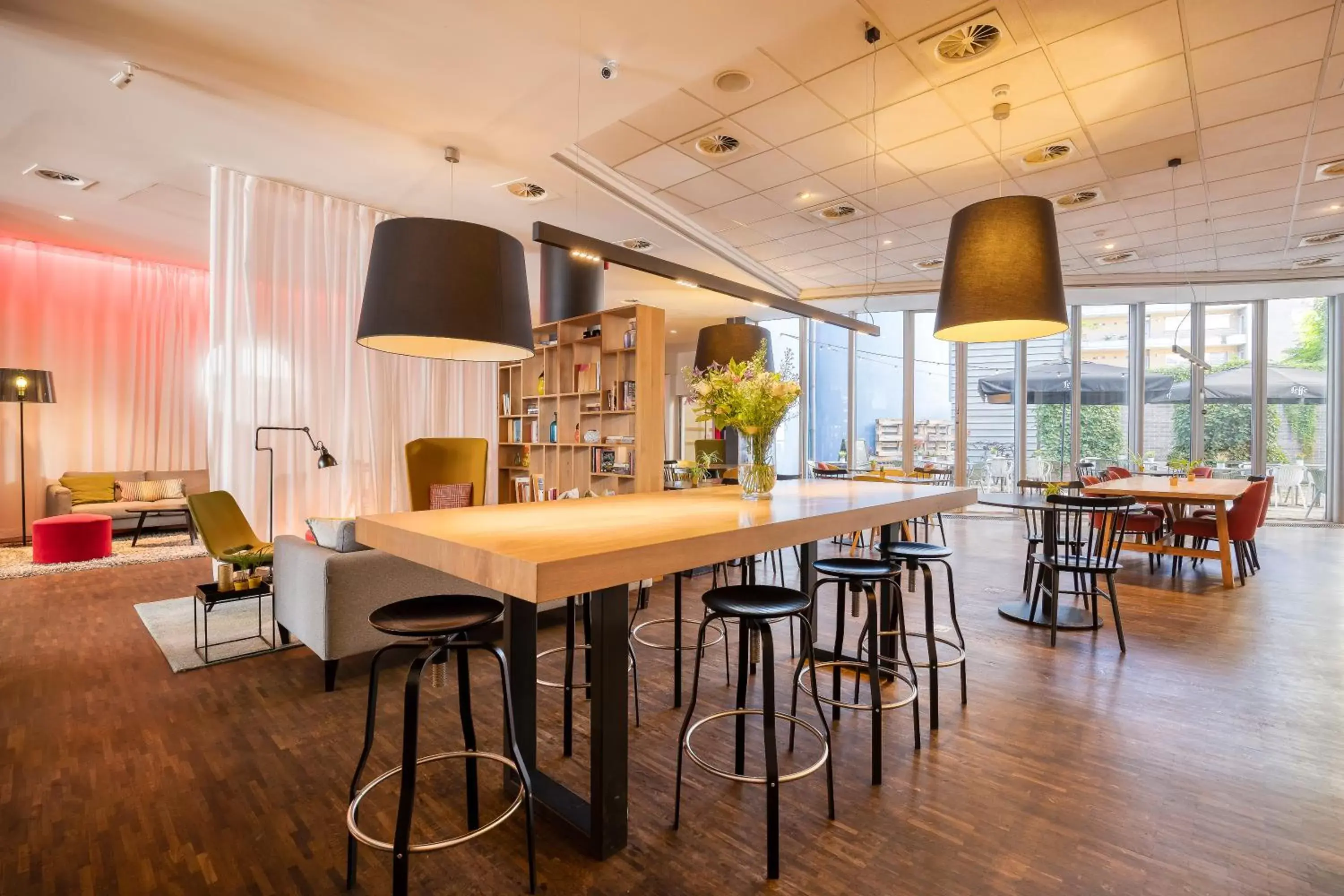 Lounge or bar, Restaurant/Places to Eat in Holiday Inn Express Mechelen City Centre, an IHG Hotel