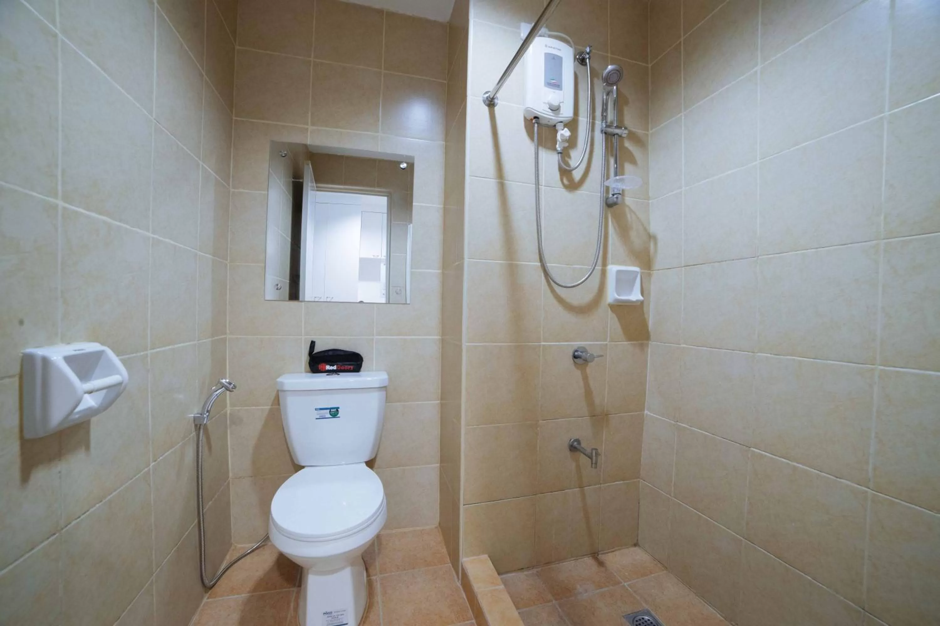 Shower in RedDoorz Plus @ Roxas Street Davao