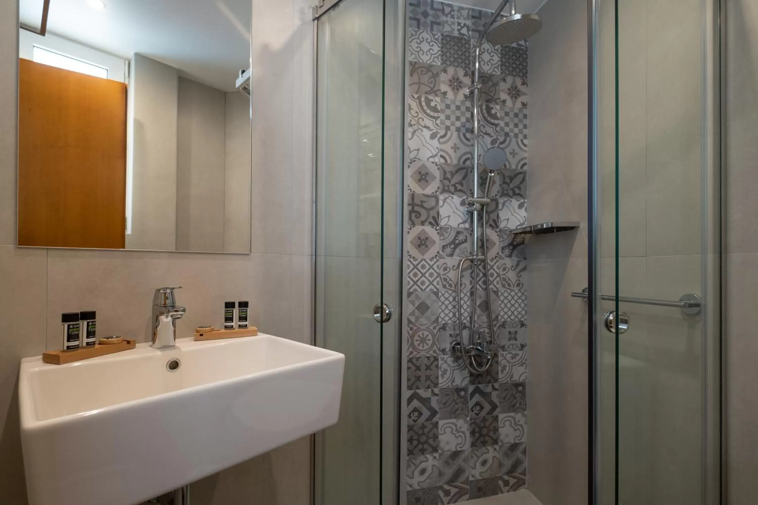 Shower, Bathroom in Acropolis View Hotel