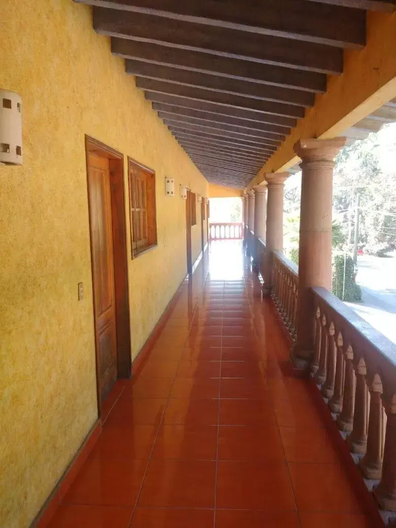 Quiet street view, Balcony/Terrace in Hospedaje Ornelas