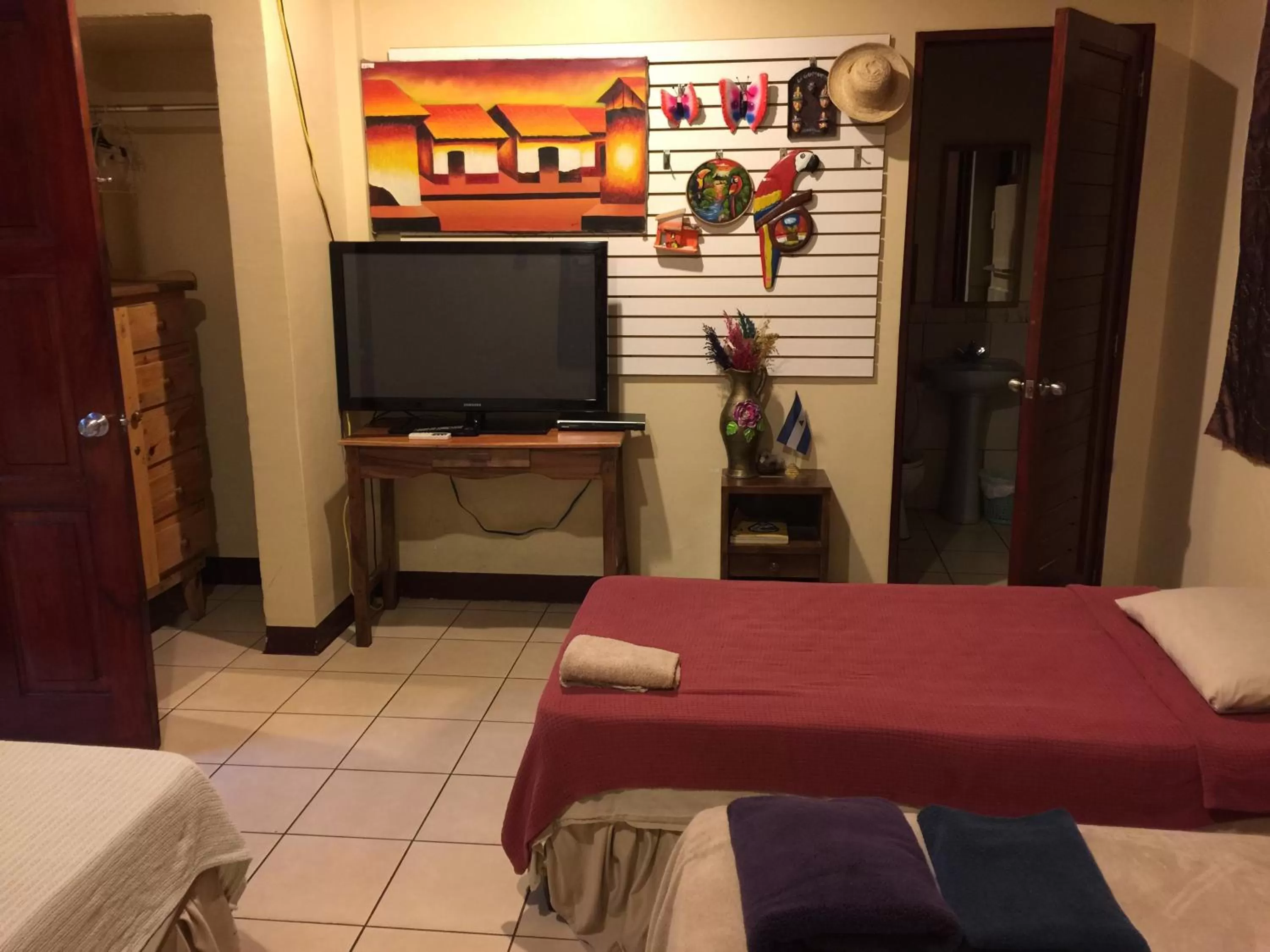 Photo of the whole room in Art Hotel Managua