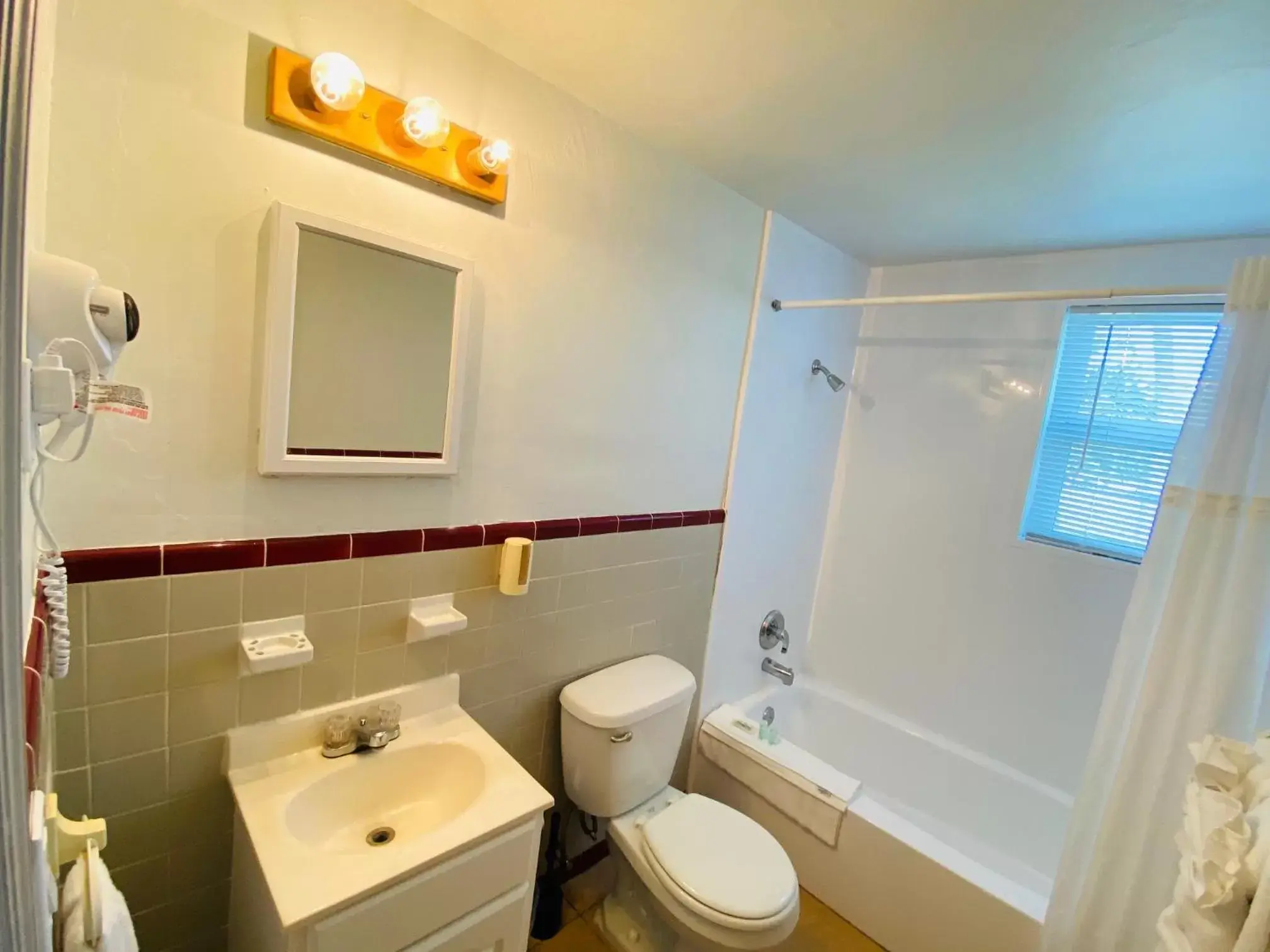 Toilet, Bathroom in Rolo Beach Hotel