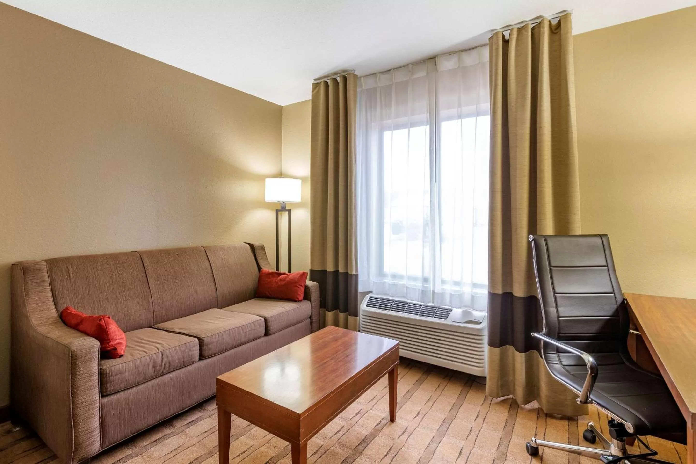 Photo of the whole room in Comfort Inn & Suites Cedar Rapids North - Collins Road